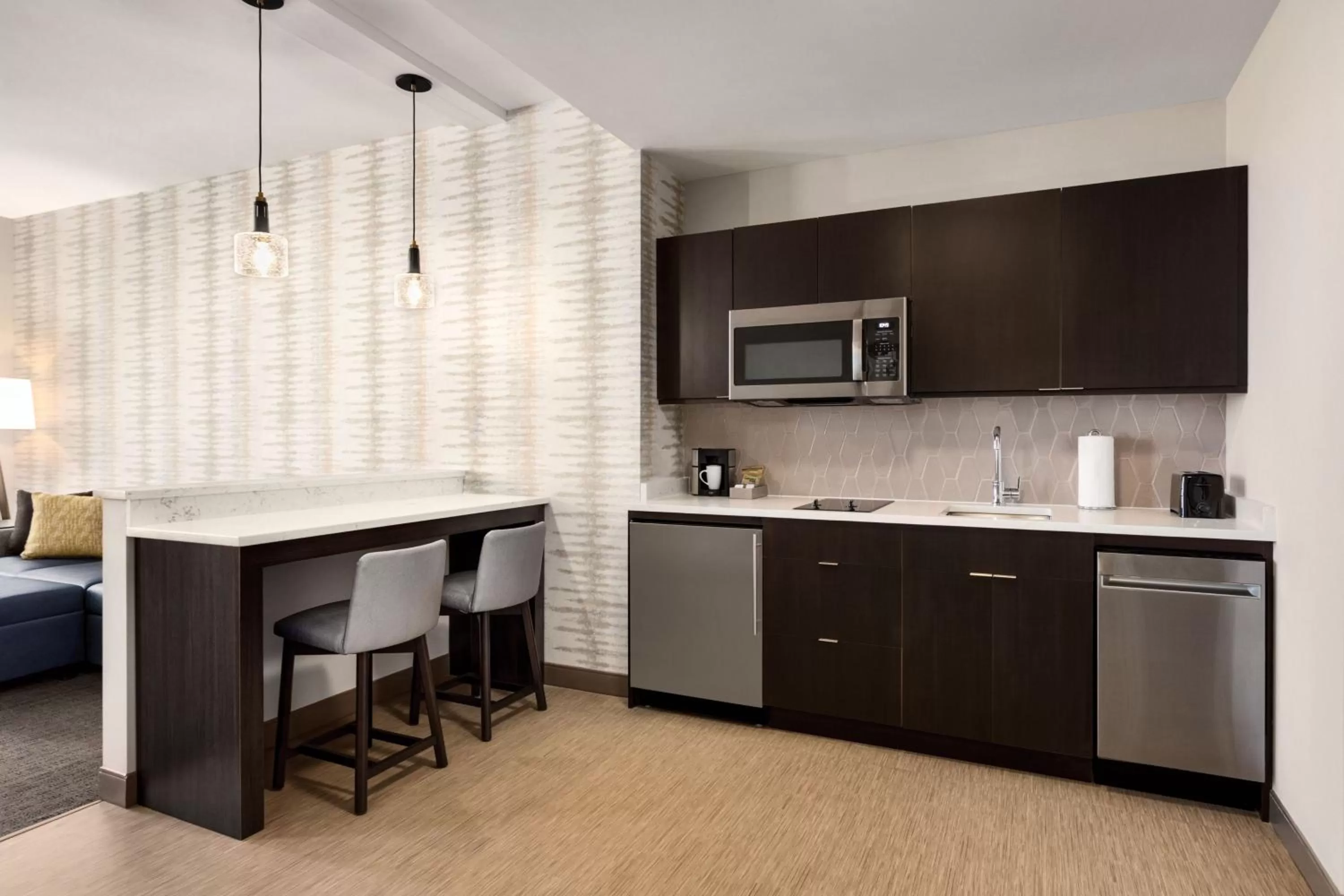 Kitchen or kitchenette in Residence Inn by Marriott New York JFK Airport