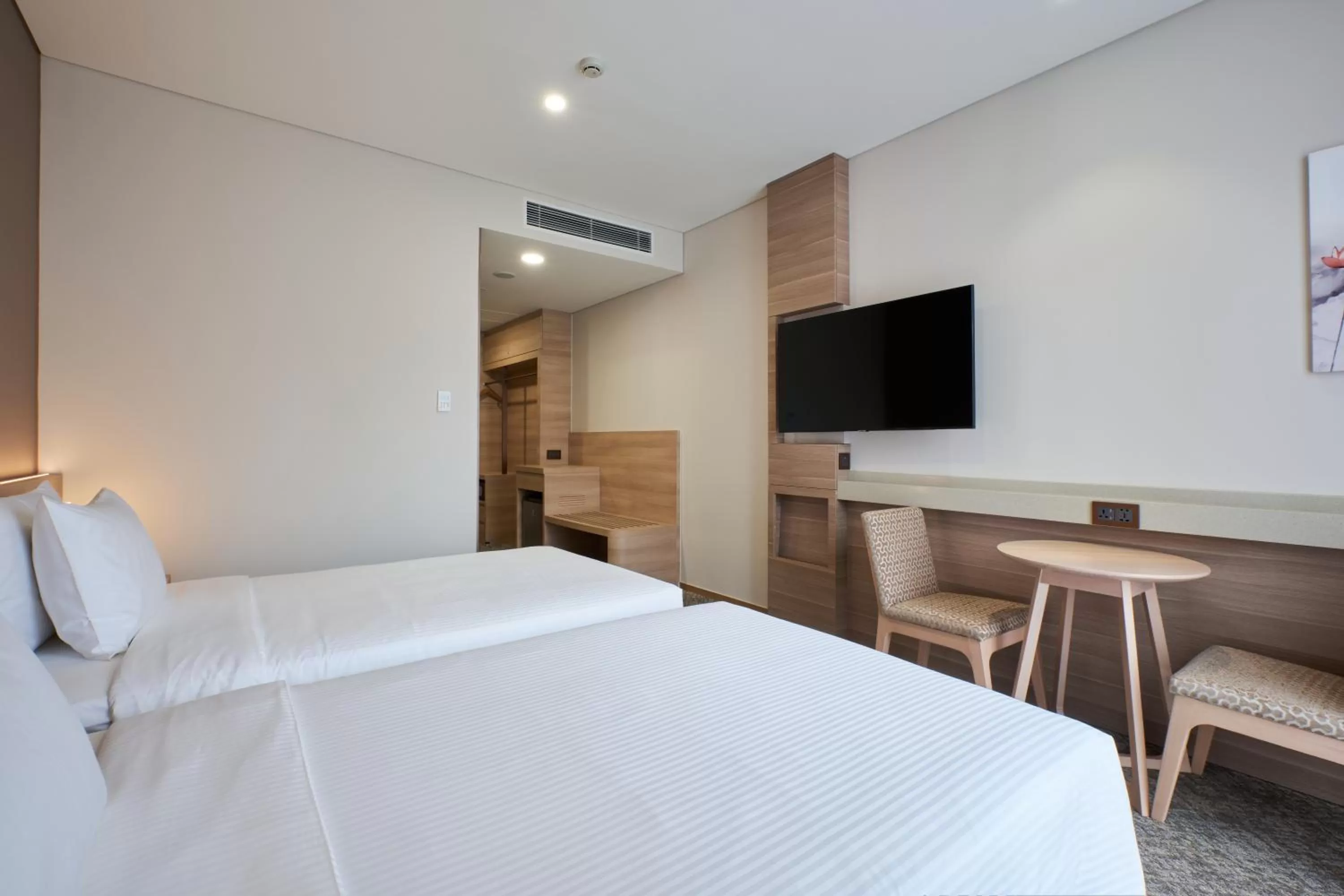 Photo of the whole room, Bed in Sotetsu Grand Fresa Saigon