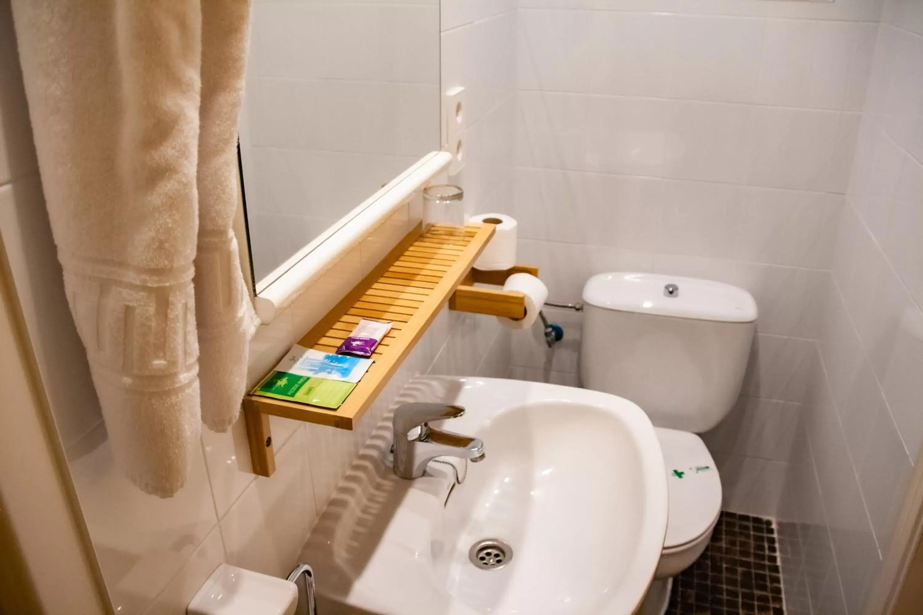 Bathroom in Hotel Universal Murcia