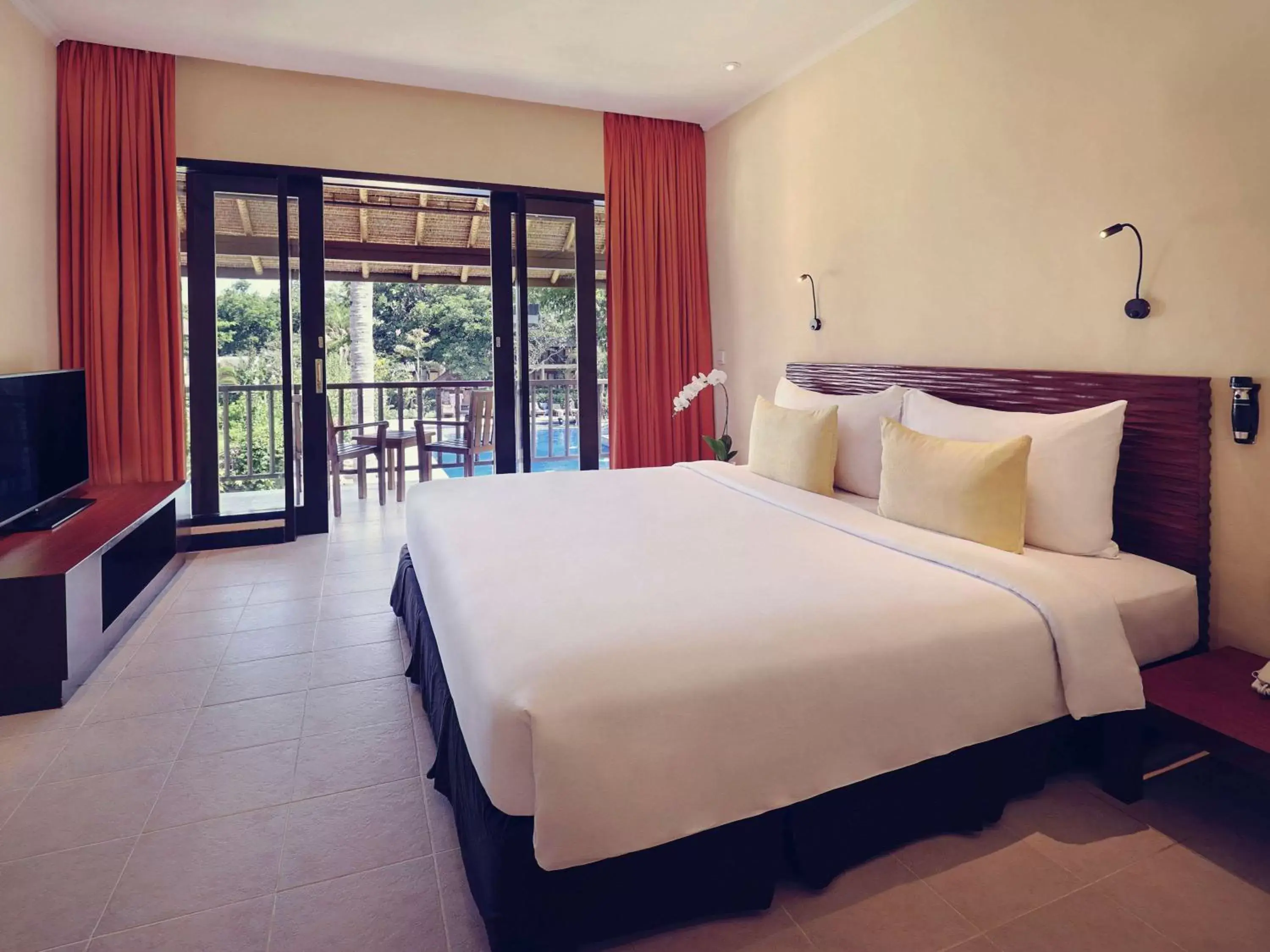 Photo of the whole room, Bed in Mercure Resort Sanur