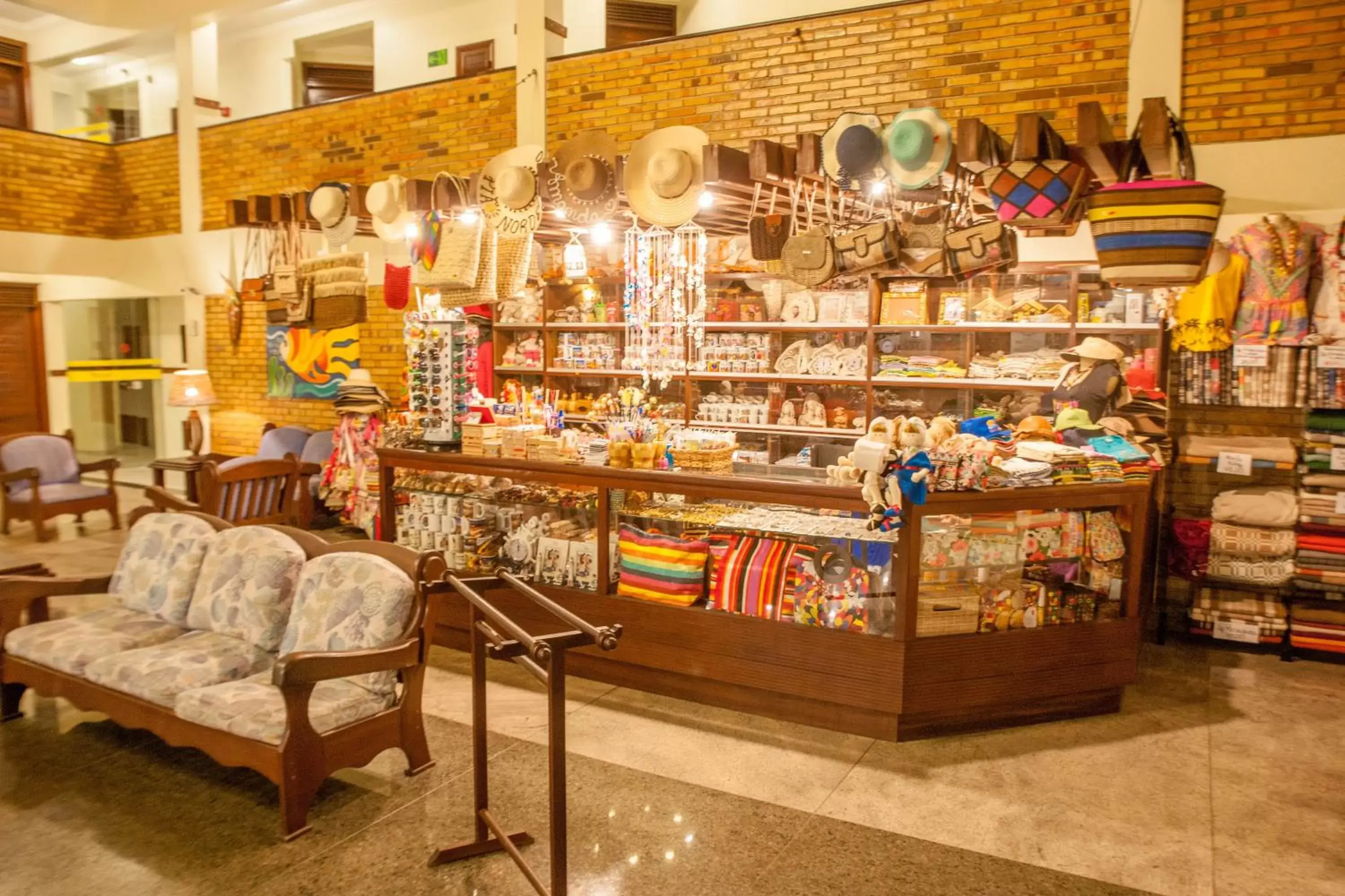 On-site shops in Pizzato Praia Hotel