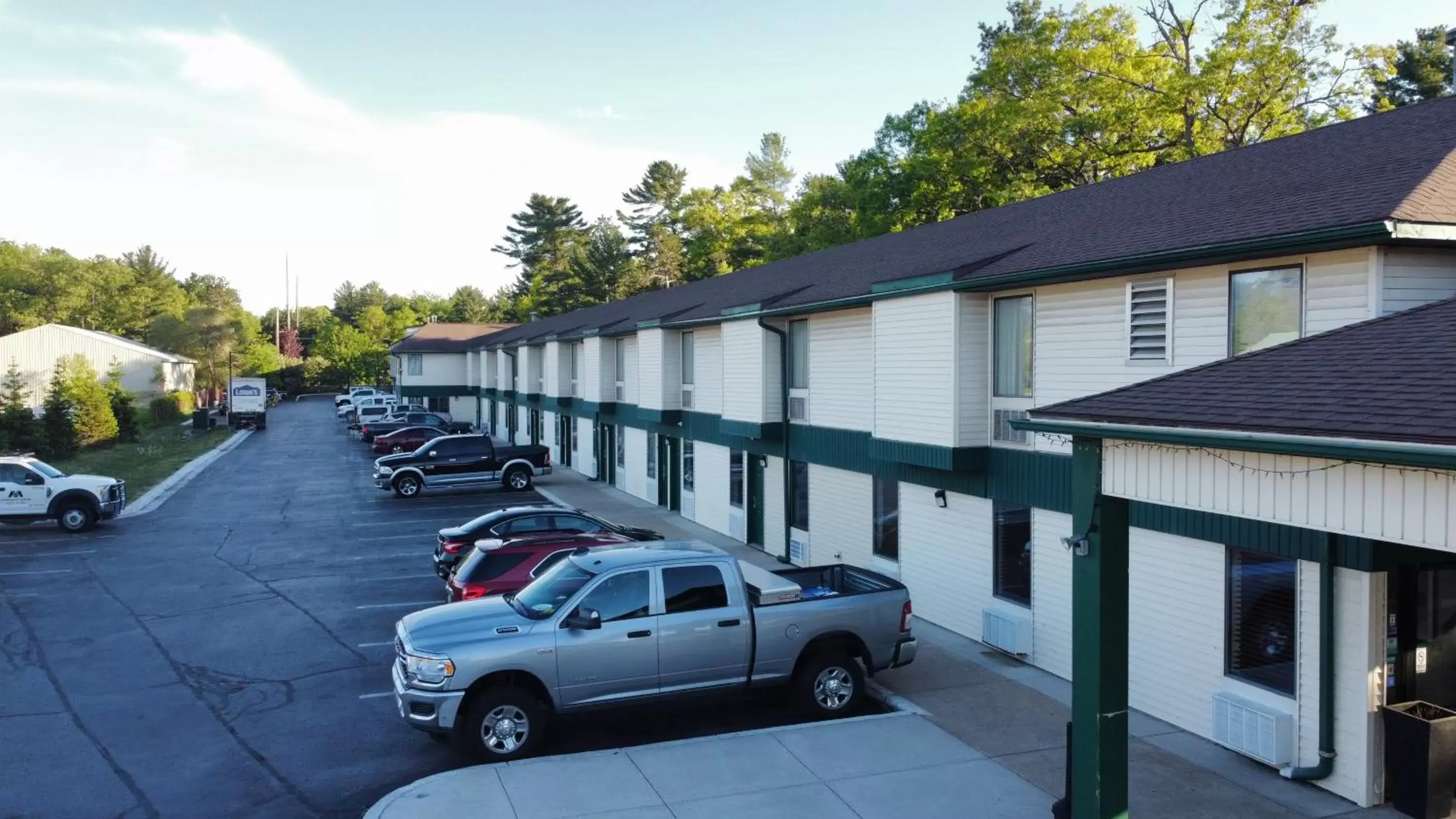 Property building in Quality Inn Traverse City