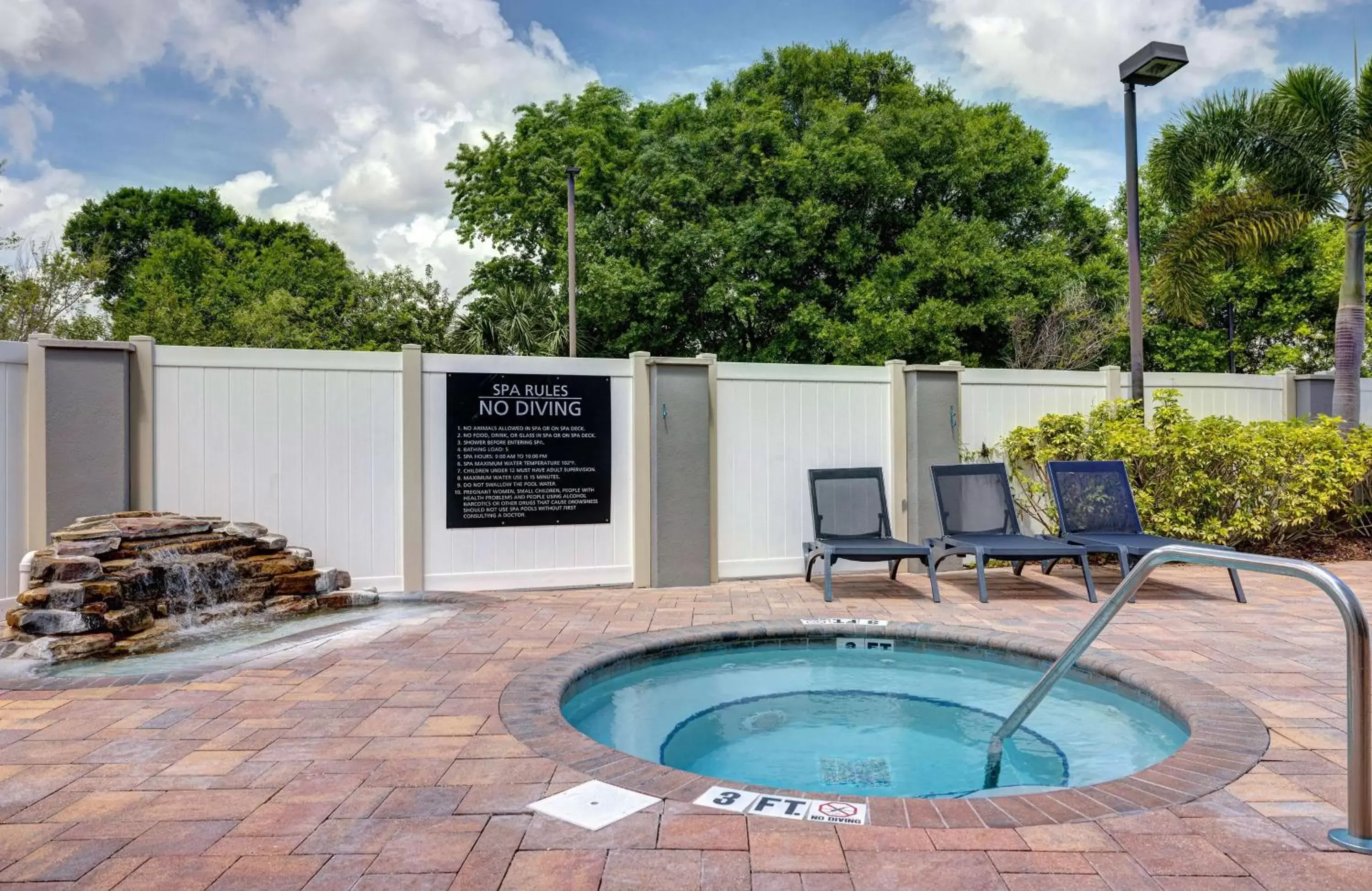 Sports, Swimming Pool in Hampton Inn & Suites Tampa Northwest/Oldsmar