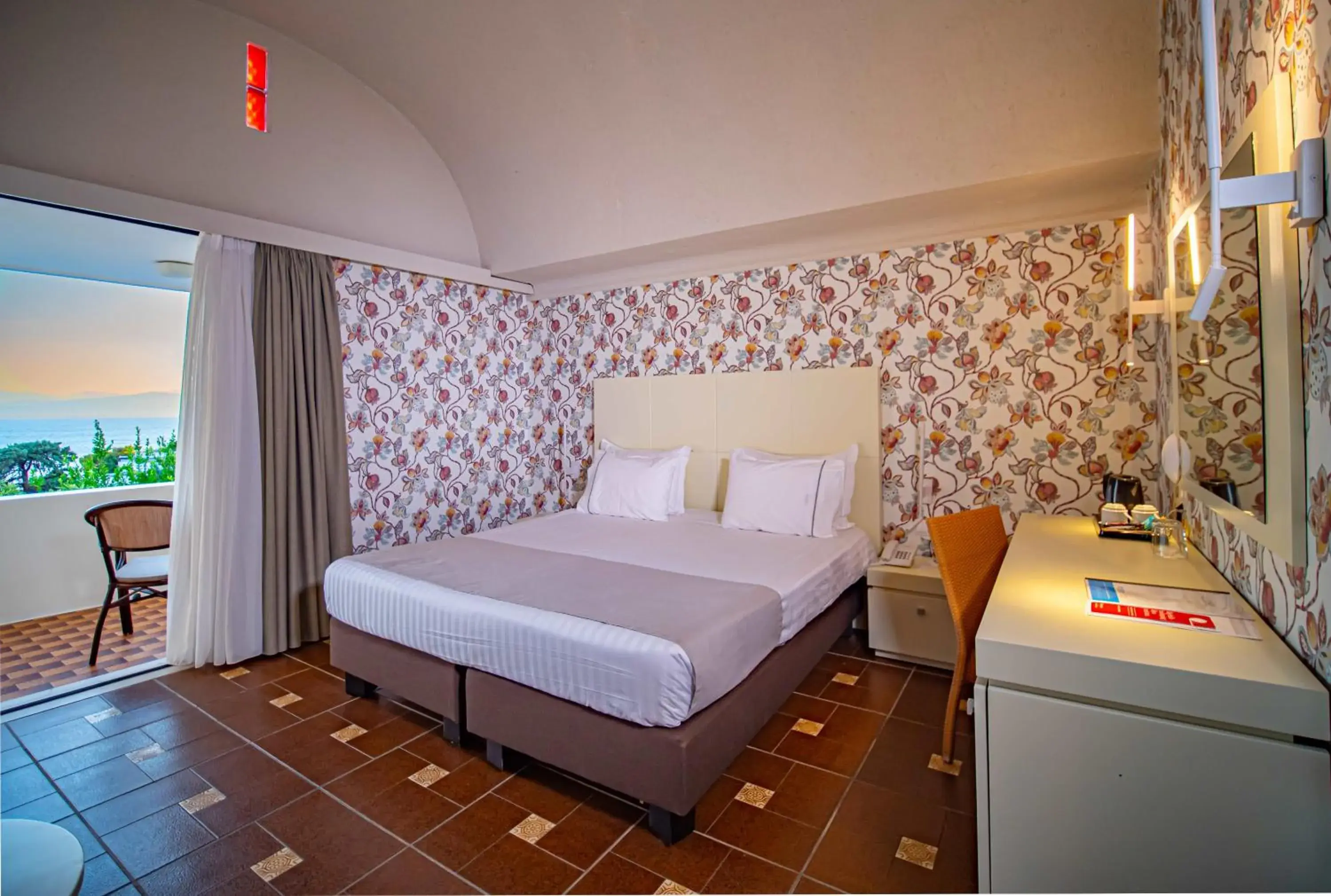 Bedroom, Bed in Ramada Loutraki Poseidon Resort