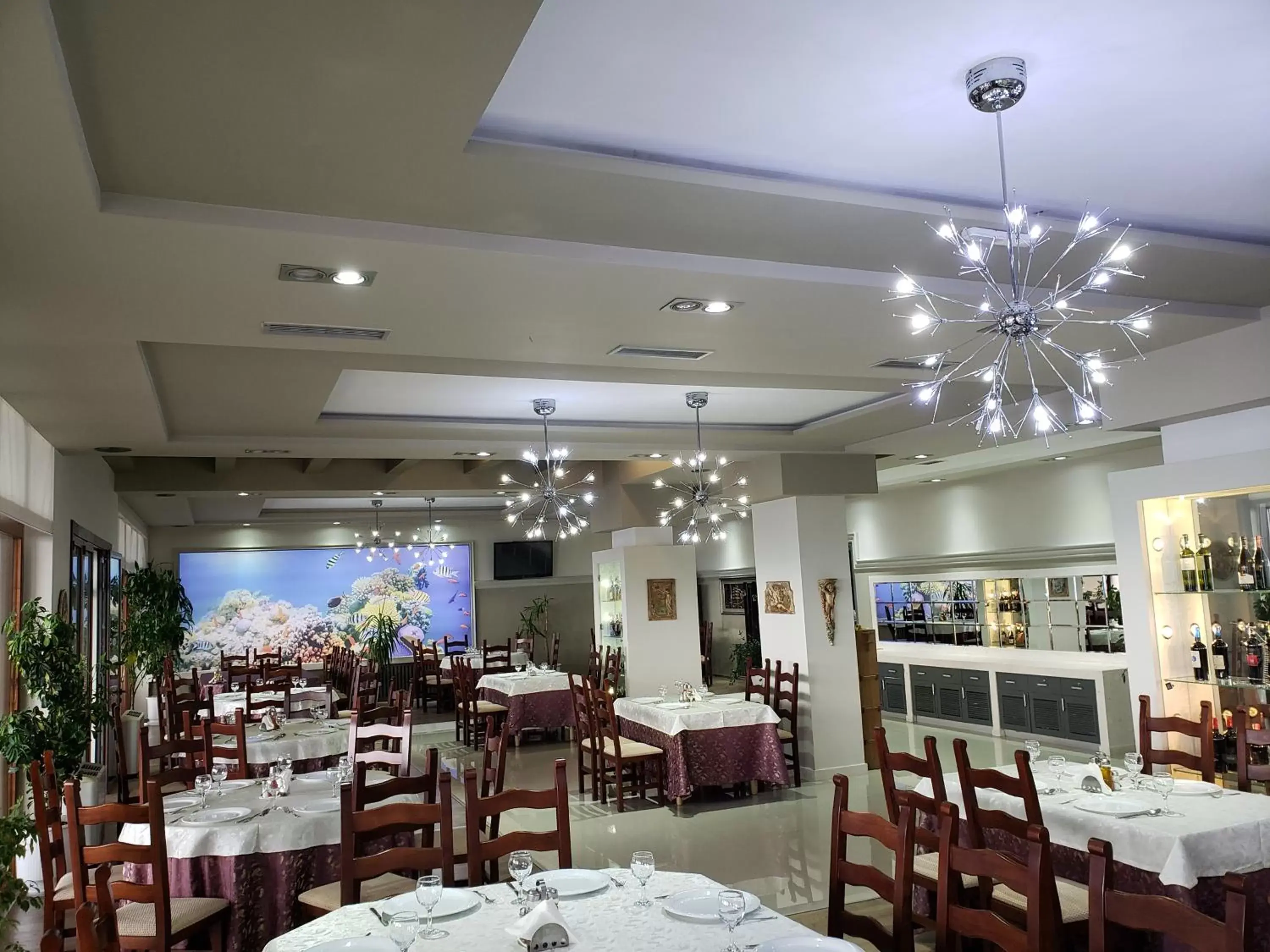 Restaurant/Places to Eat in Hotel Enkelana