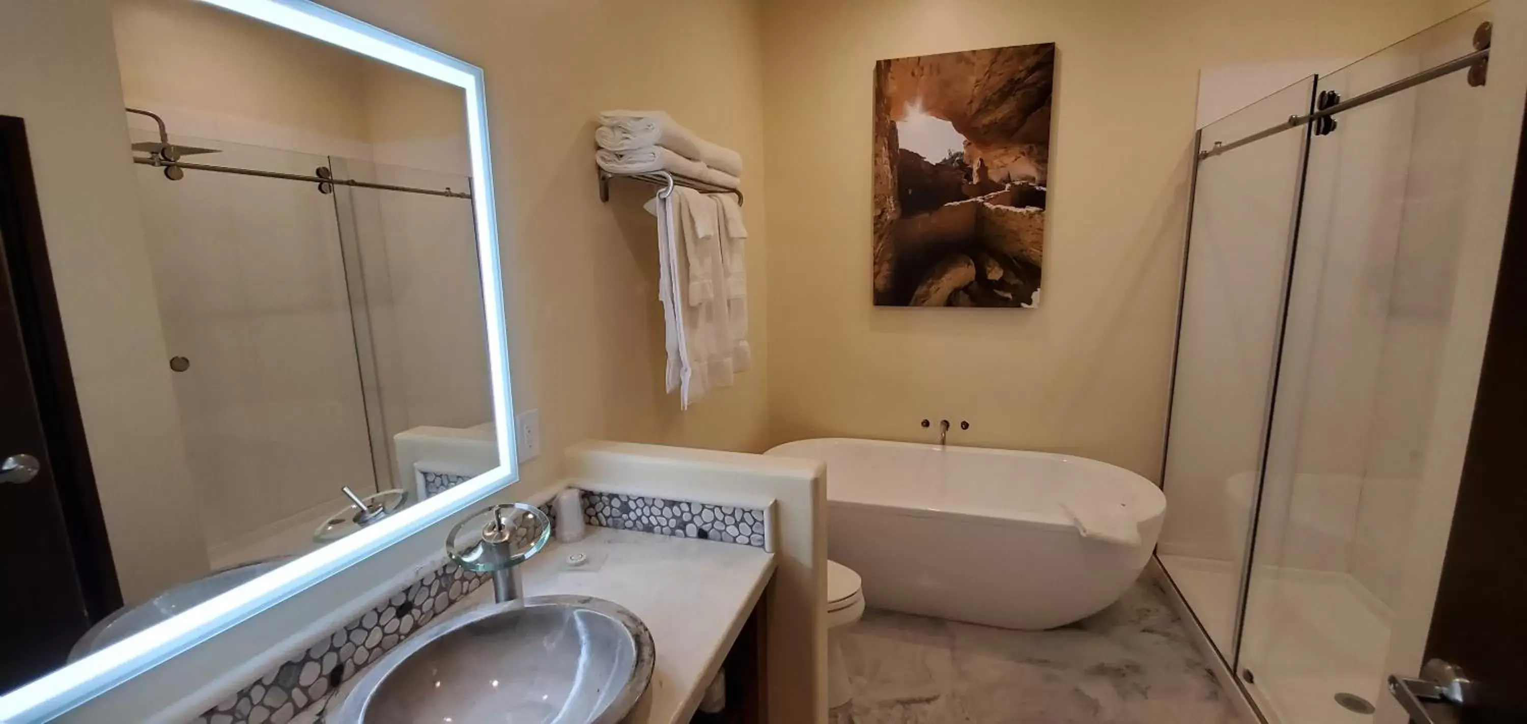 Bathroom in Bluff Dwellings Resort