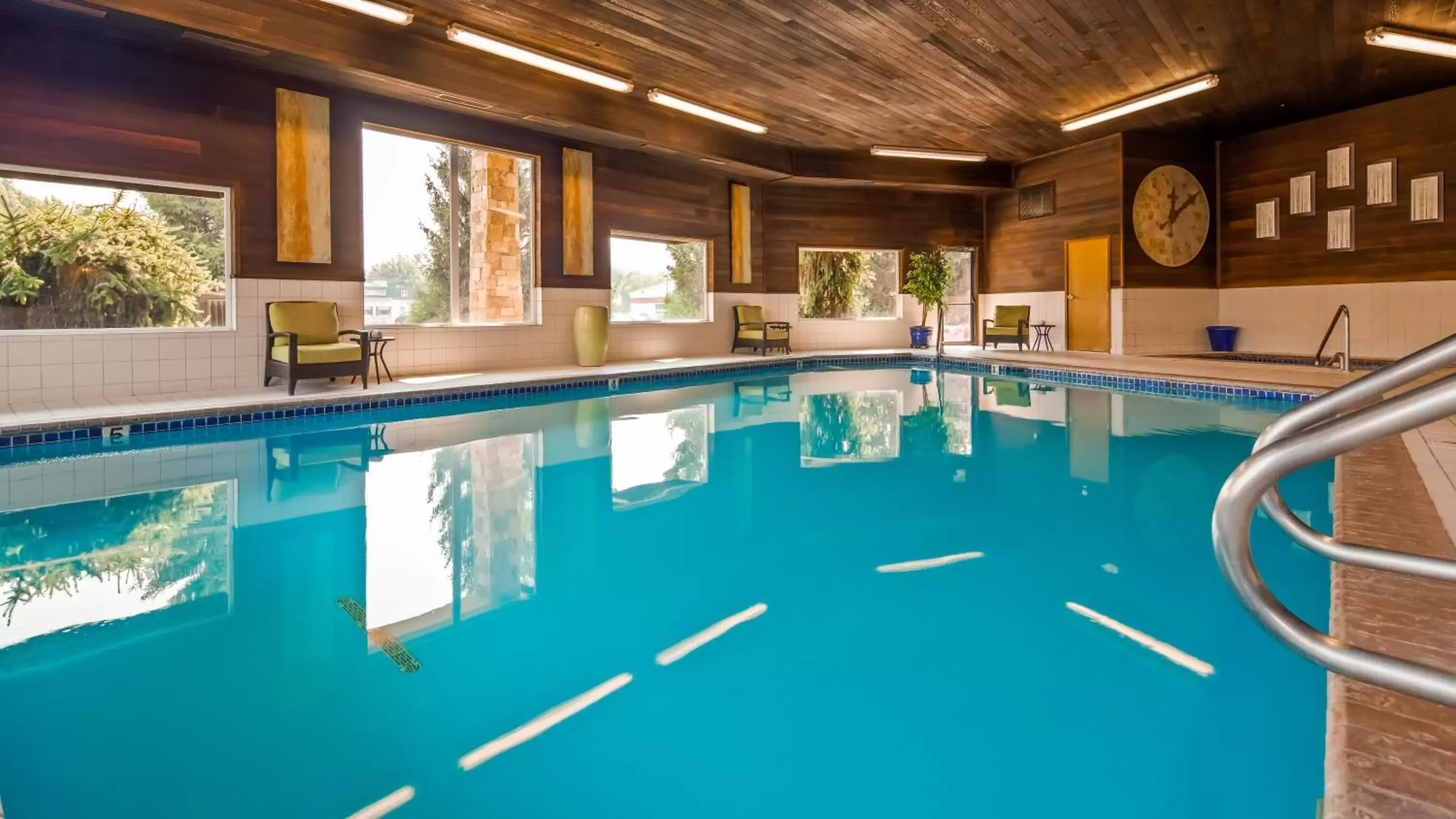 Swimming Pool in Best Western Prineville Inn