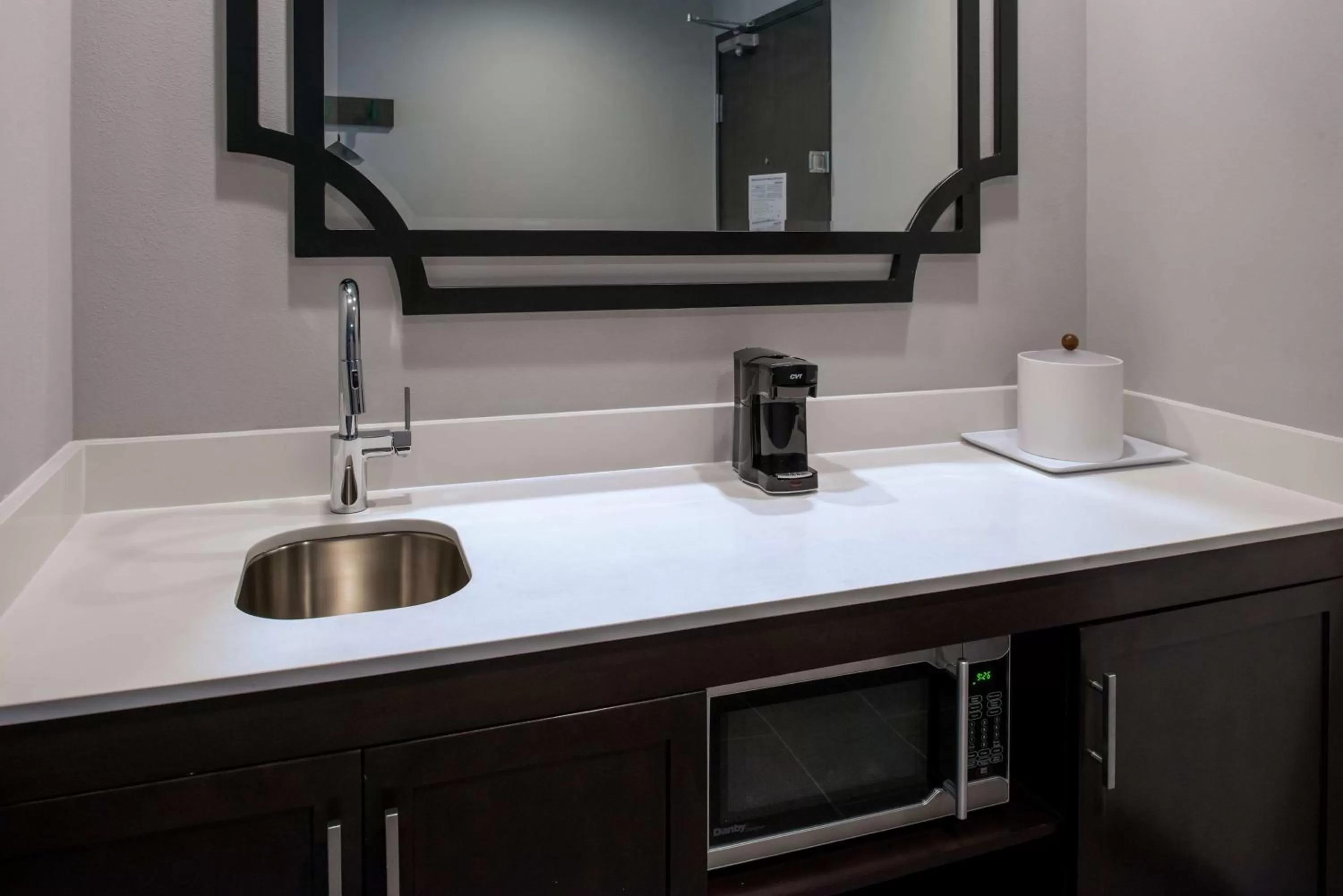 Bedroom in Hampton Inn & Suites Winston-Salem Downtown