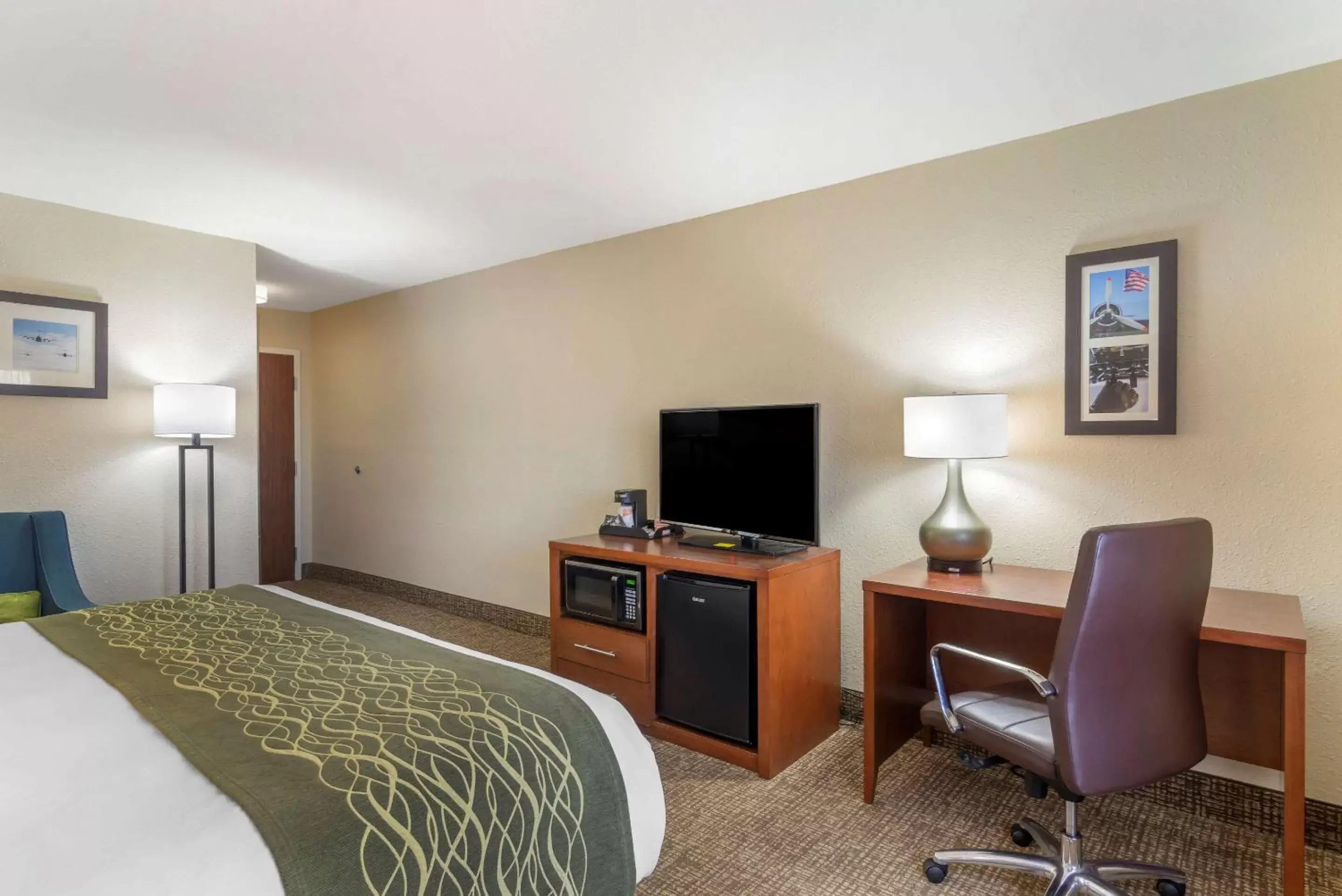 Bedroom, TV/Entertainment Center in Comfort Inn & Suites - near Robins Air Force Base Main Gate