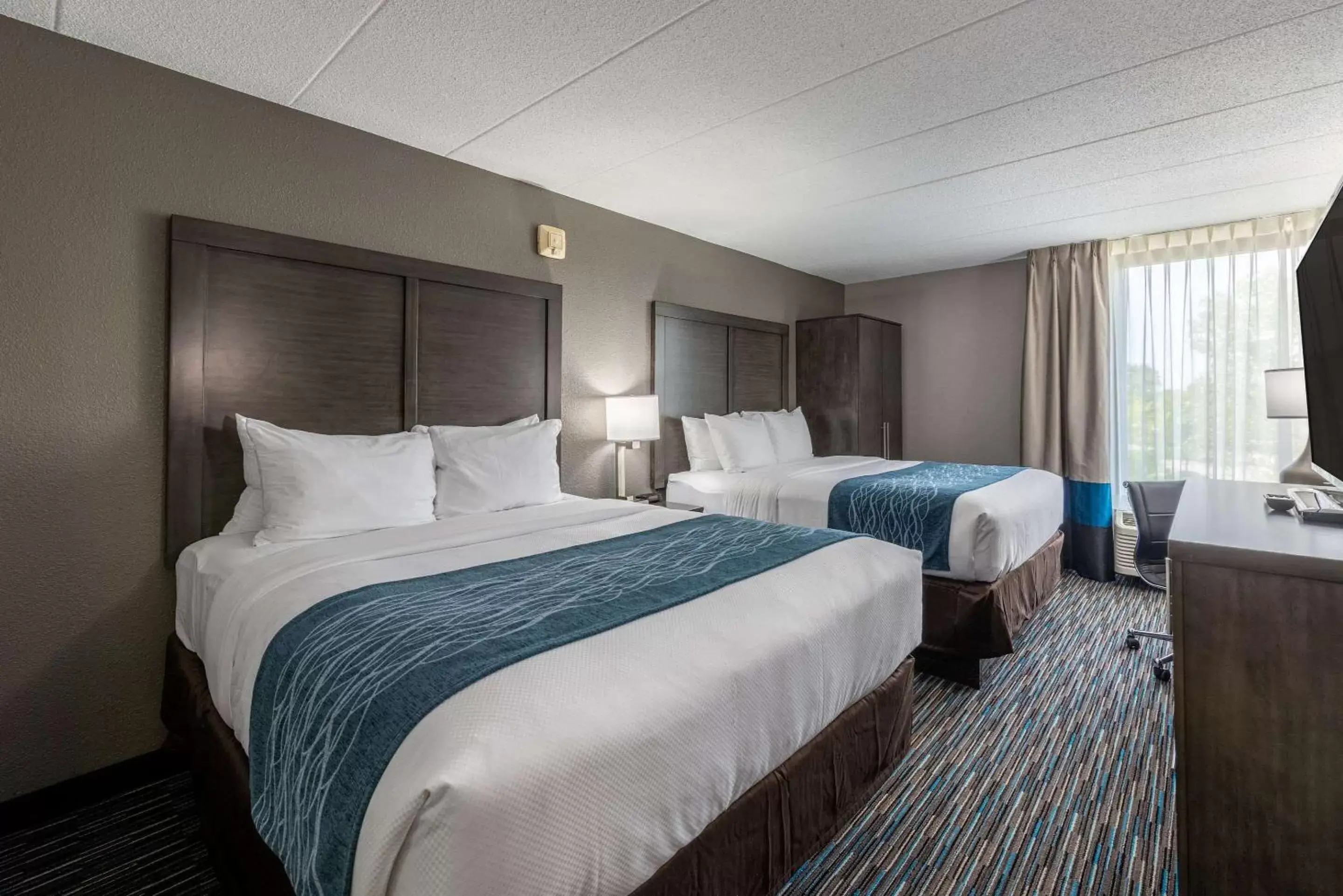 Bedroom, Bed in Comfort Inn Chicago Schaumburg - O'Hare Airport