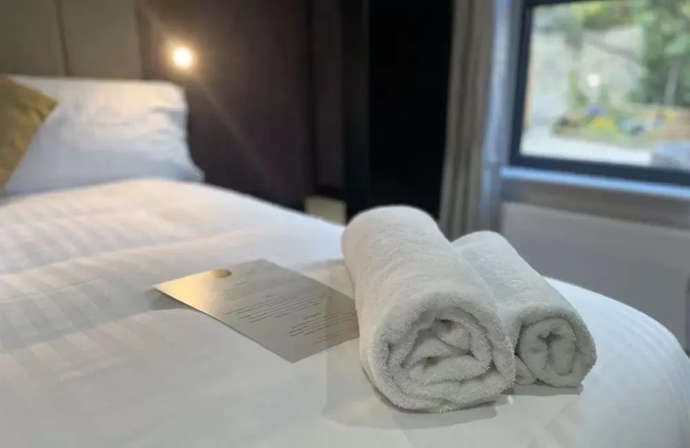 Bedroom, Bed in Lydiard Park Hotel