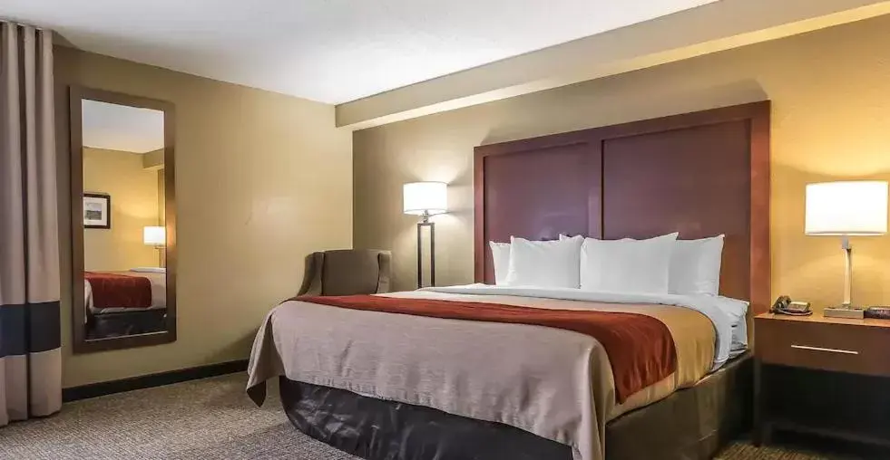 Bed in Comfort Inn & Suites Lexington
