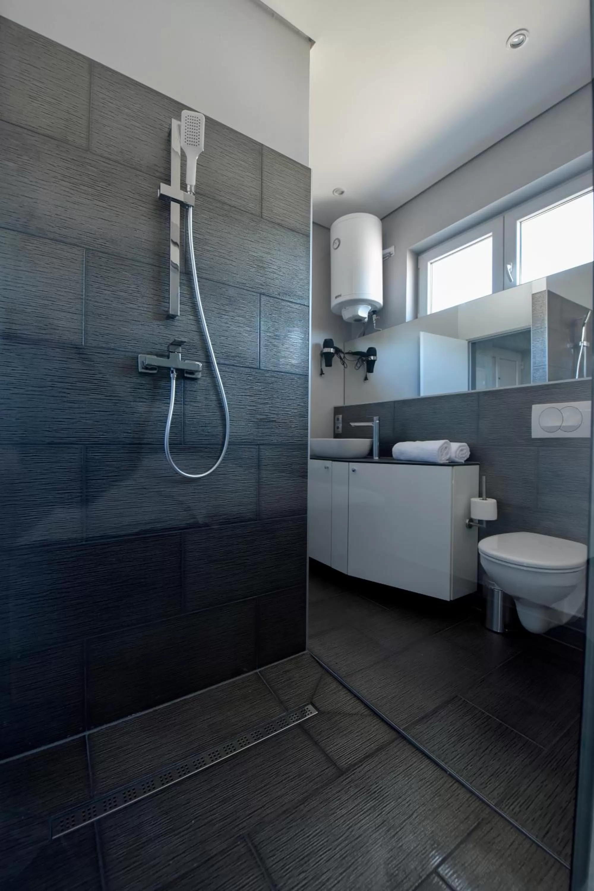 Shower in Apartmani i Bungalovi TROJKA