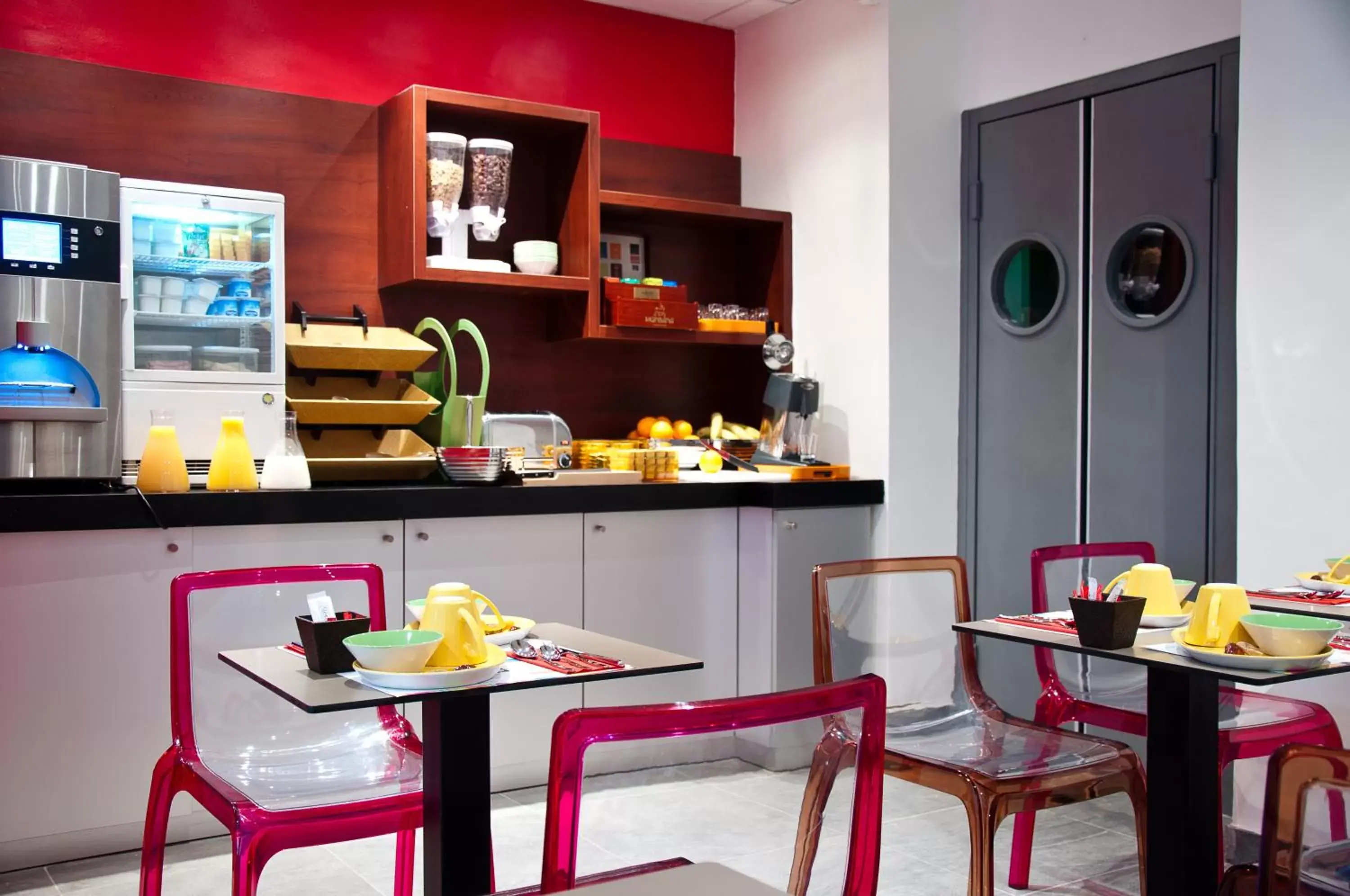 Food, Restaurant/Places to Eat in Ibis Styles Paris Pigalle Montmartre