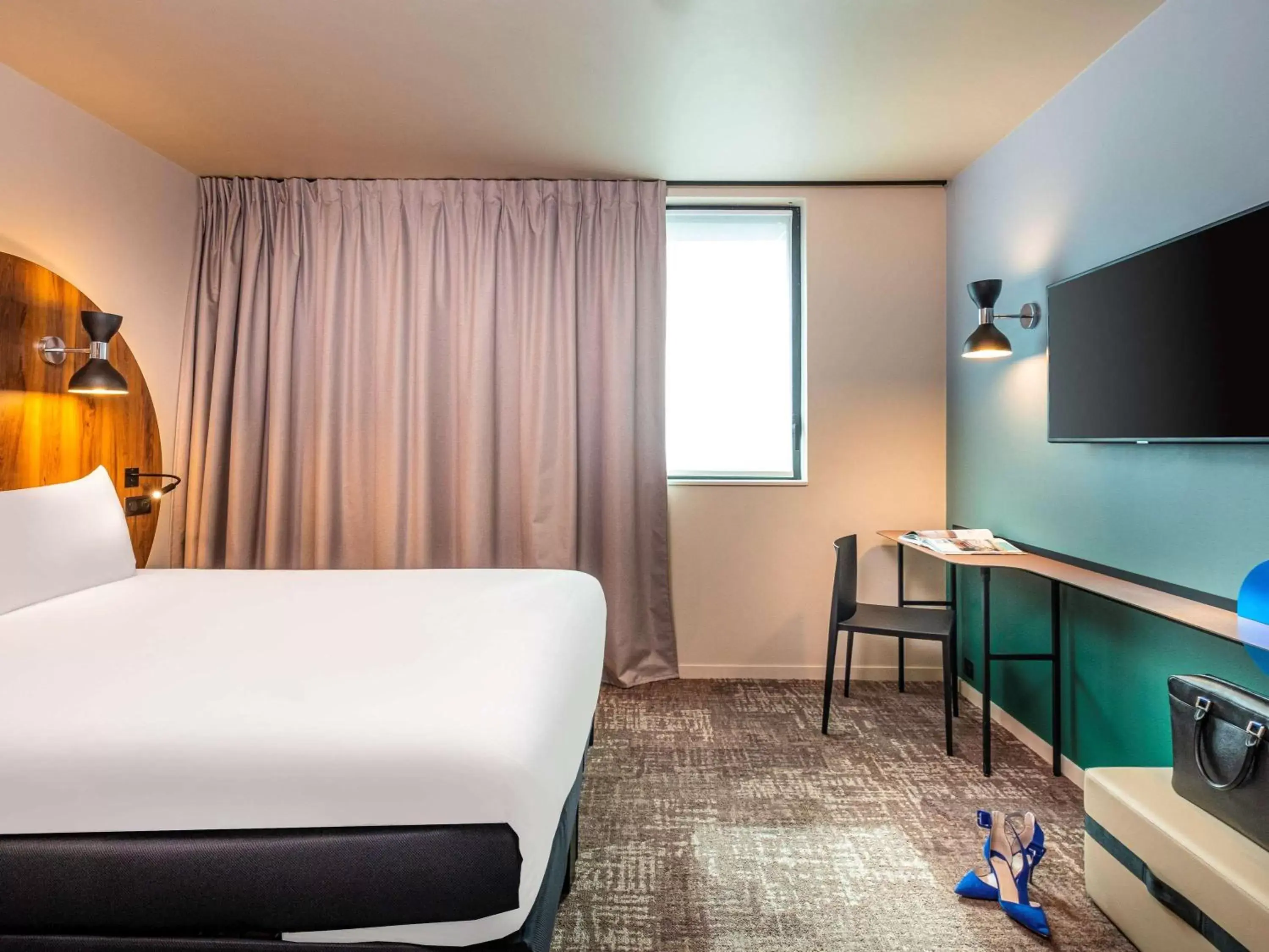 Photo of the whole room, Bed in ibis Styles Paris Meteor Avenue d'Italie
