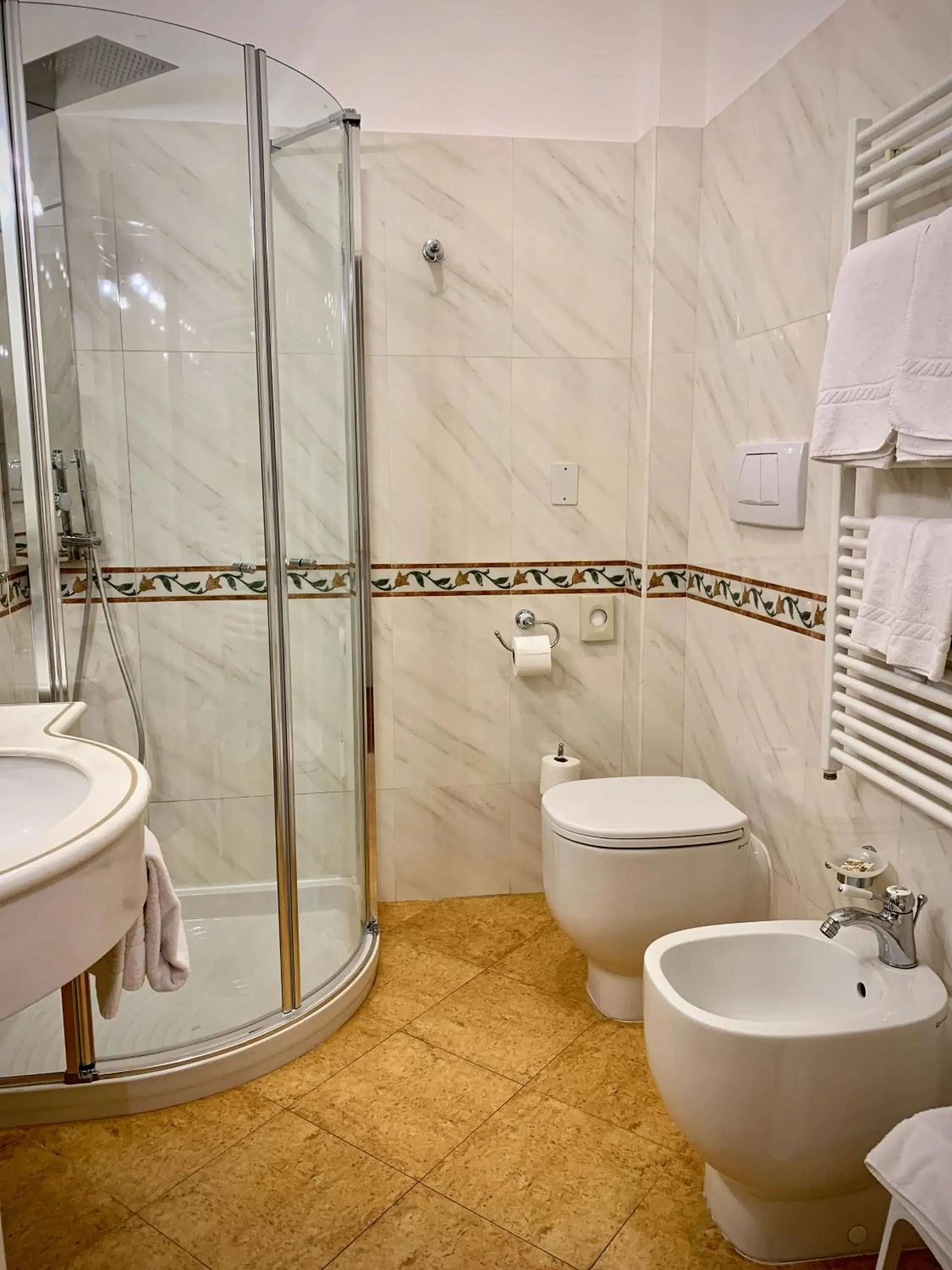 Bathroom in Albergo Ristorante Gardesana ***S