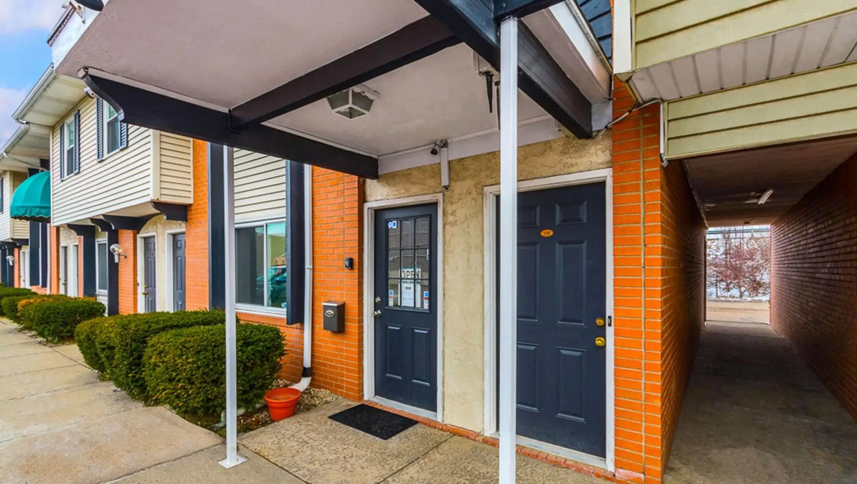 Property building in Magnuson Hotel Extended Stay Canton Ohio Property building in Magnuson Hotel Extended Stay Canton Ohio