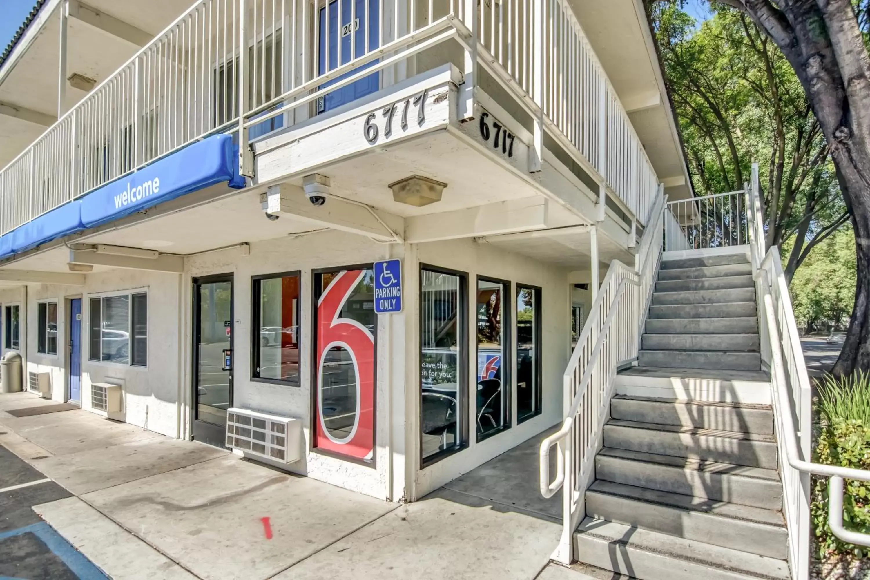 Property Building in Motel 6-Stockton, CA - North