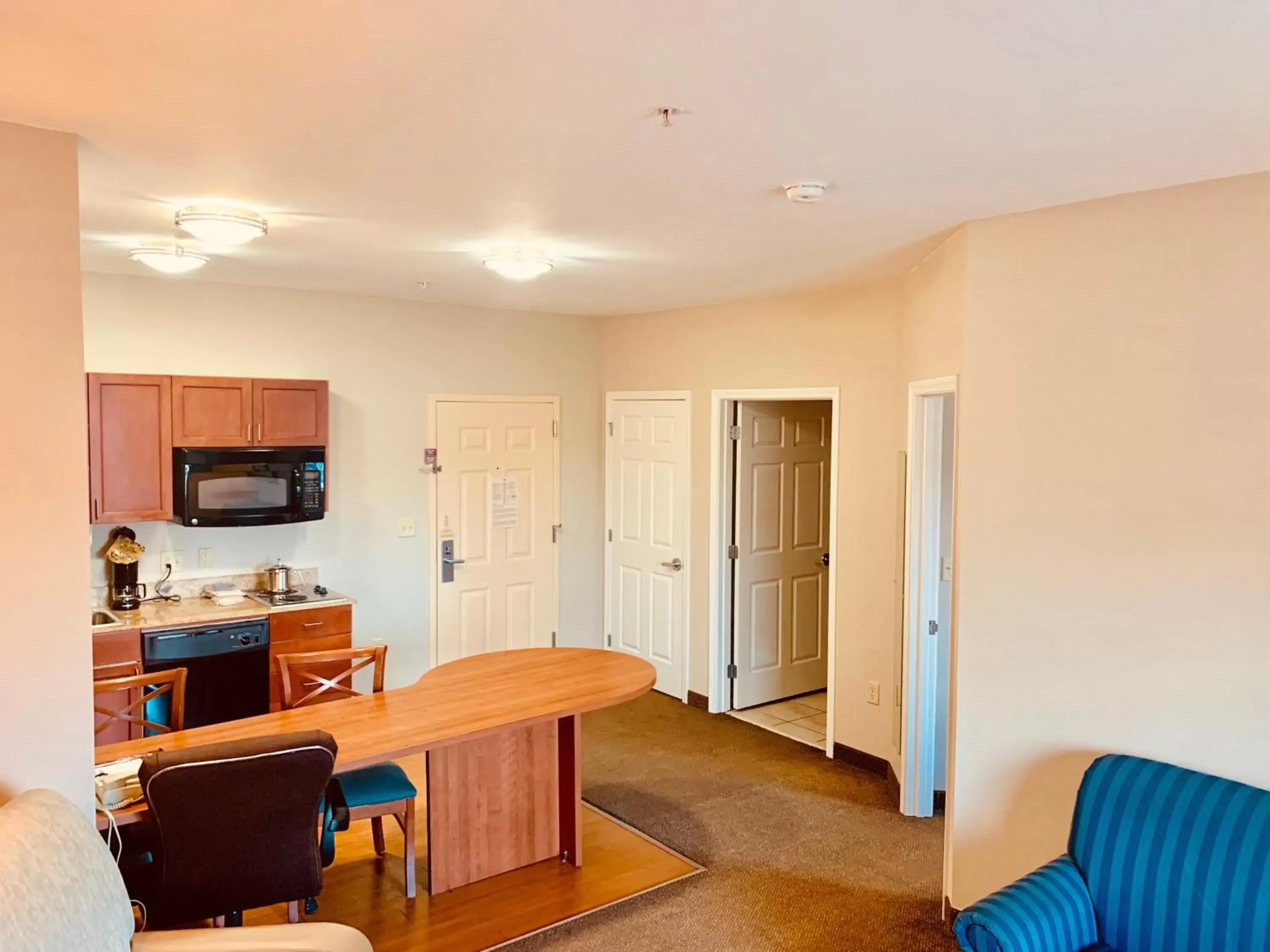 One-Bedroom King Suite - Non-Smoking in Candlewood Suites Hot Springs by IHG One-Bedroom King Suite - Non-Smoking in Candlewood Suites Hot Springs by IHG