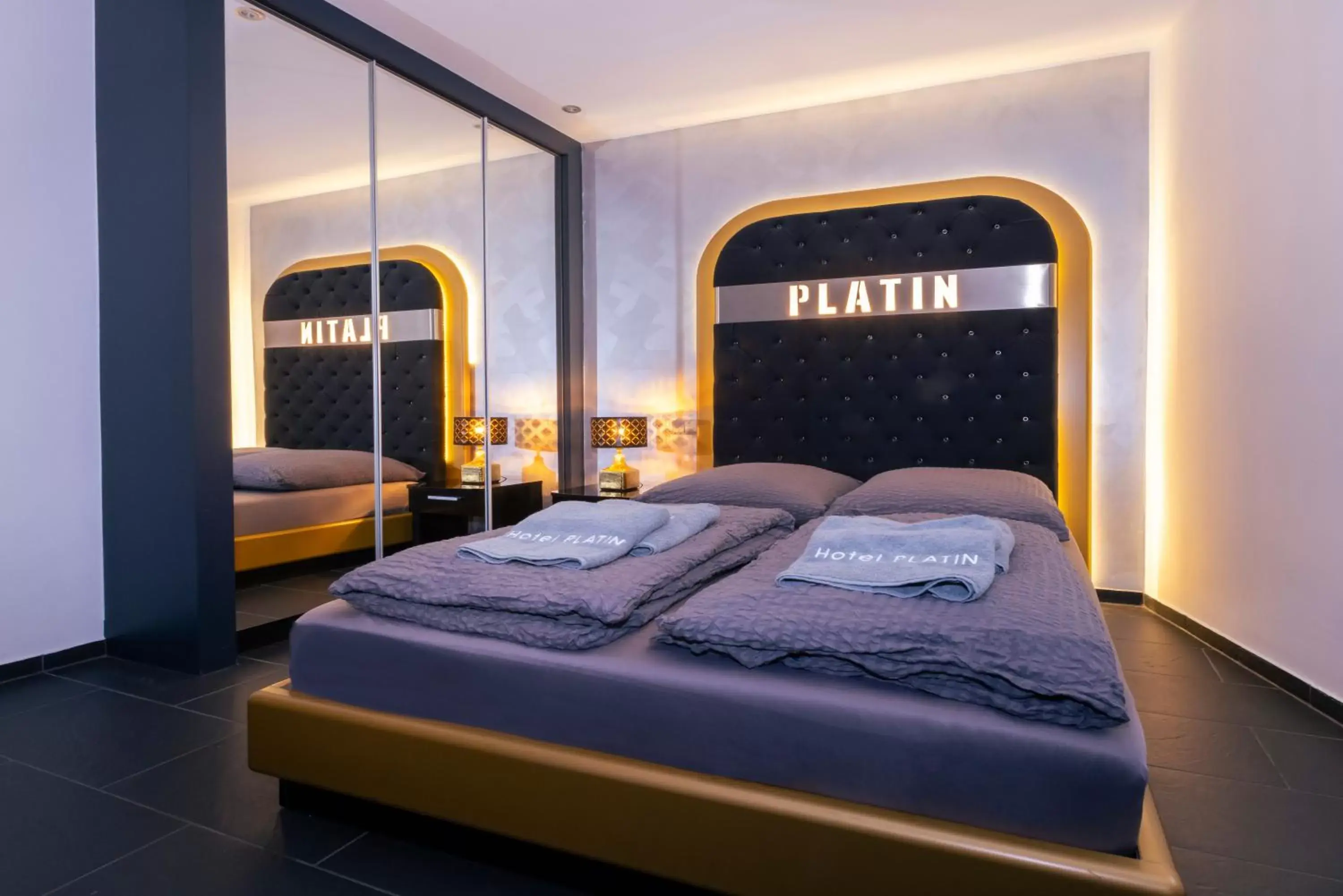 Photo of the whole room, Bed in Hotel Platin