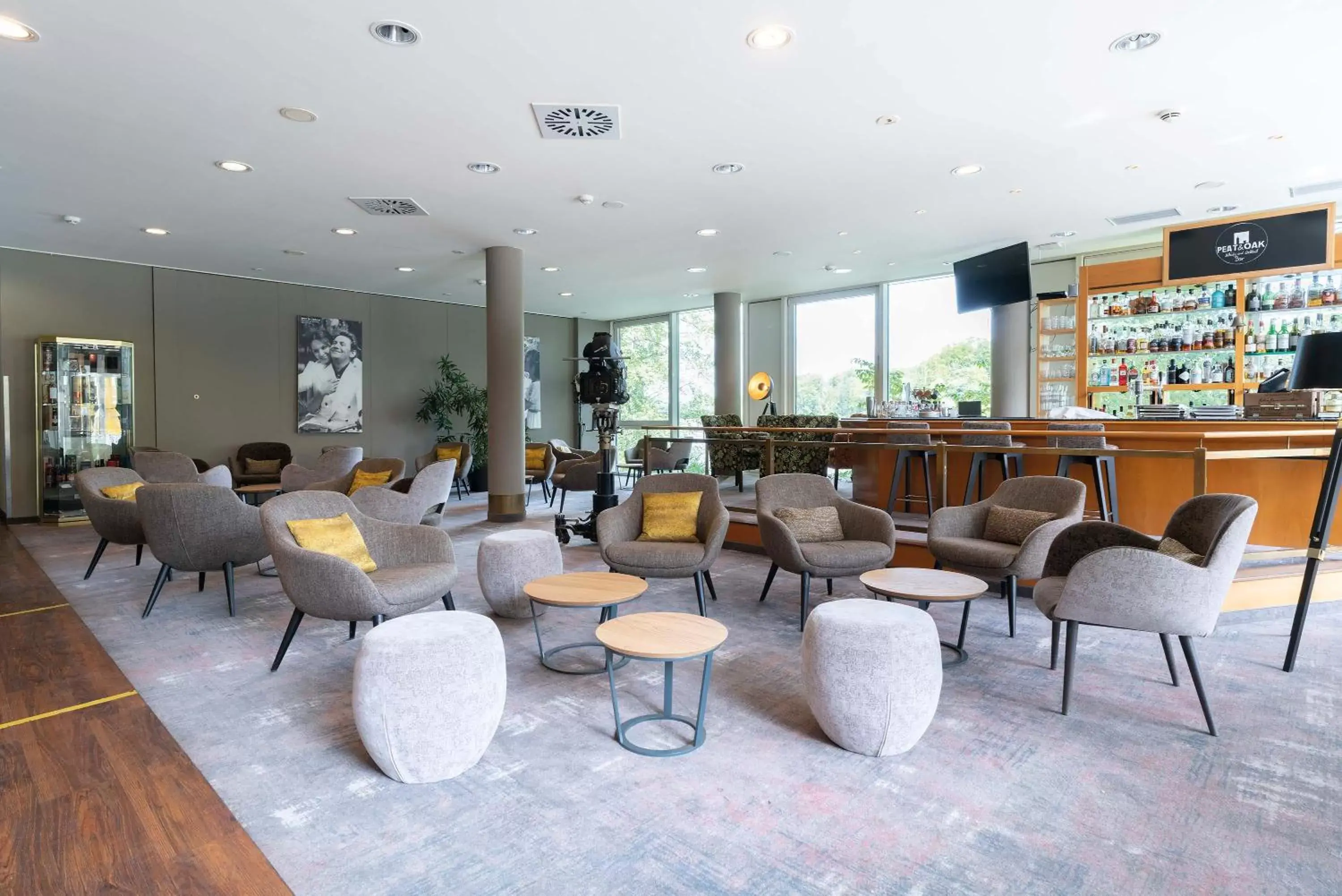 Lounge or bar in Seminaris Hotel Potsdam Griebnitzsee Lounge or bar in Seminaris Hotel Potsdam Griebnitzsee