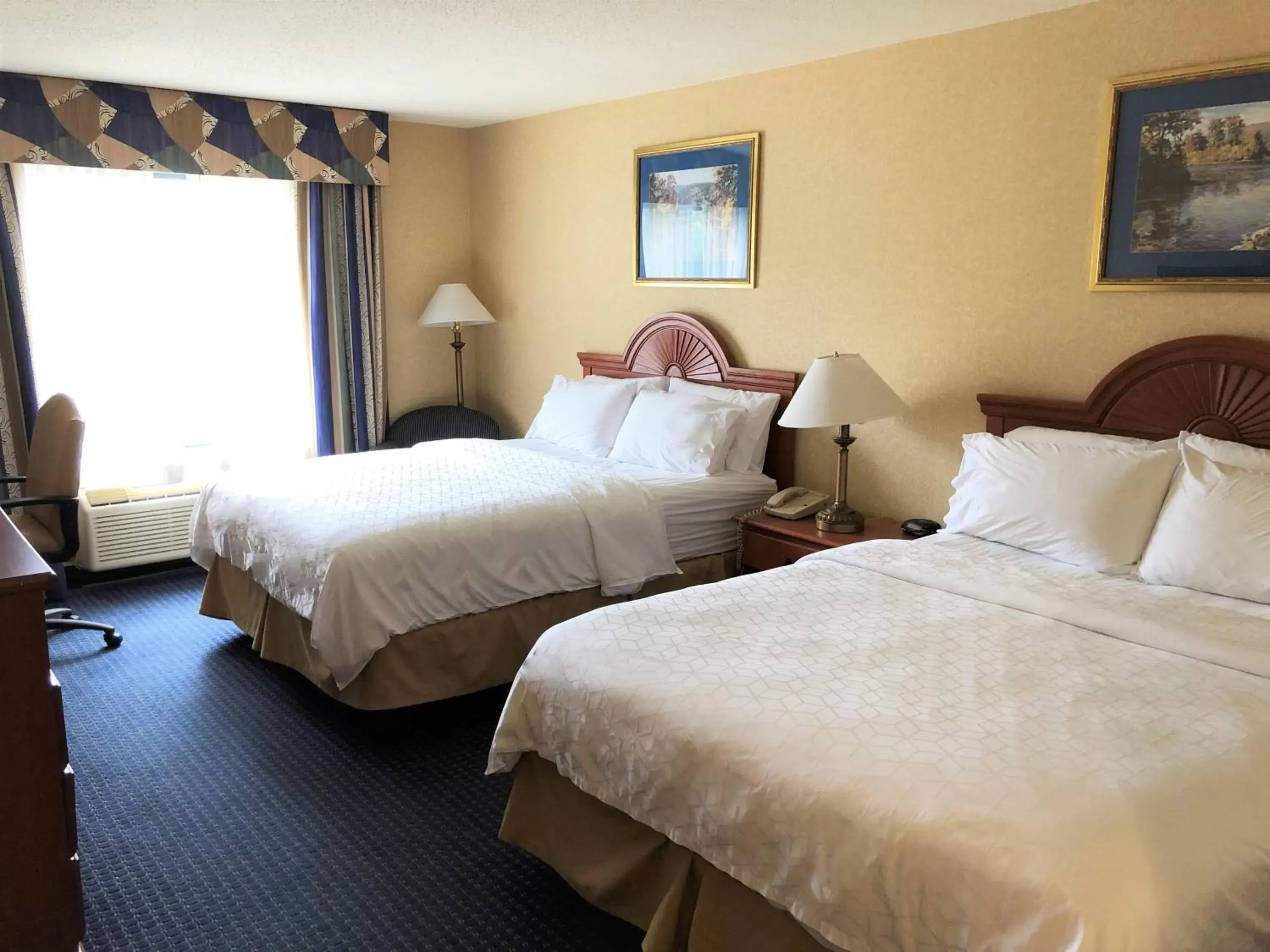 Photo of the whole room, Bed in Holiday Inn Express Syracuse Airport, an IHG Hotel