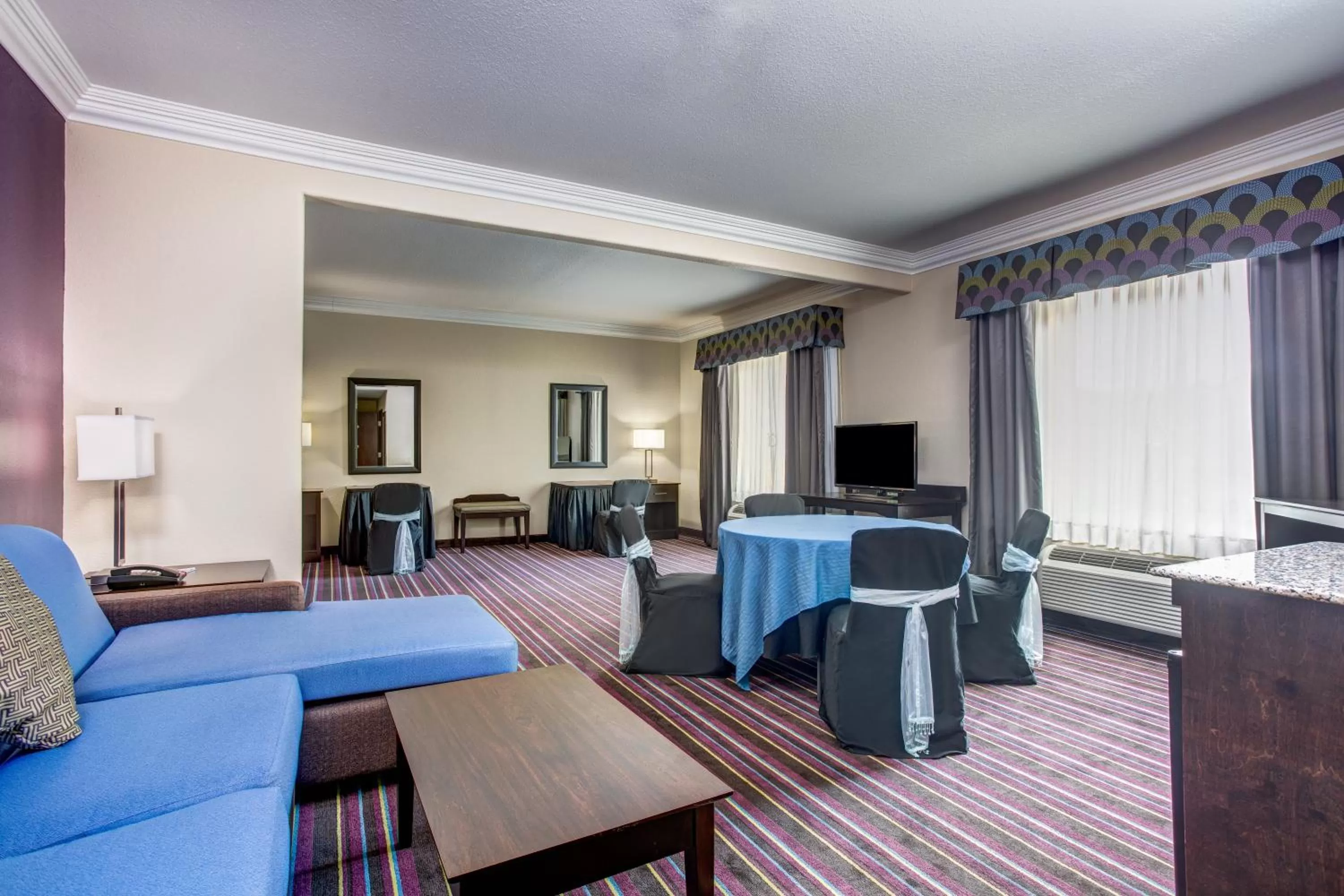 Bedroom in Holiday Inn Express & Suites Raceland - Highway 90 by IHG