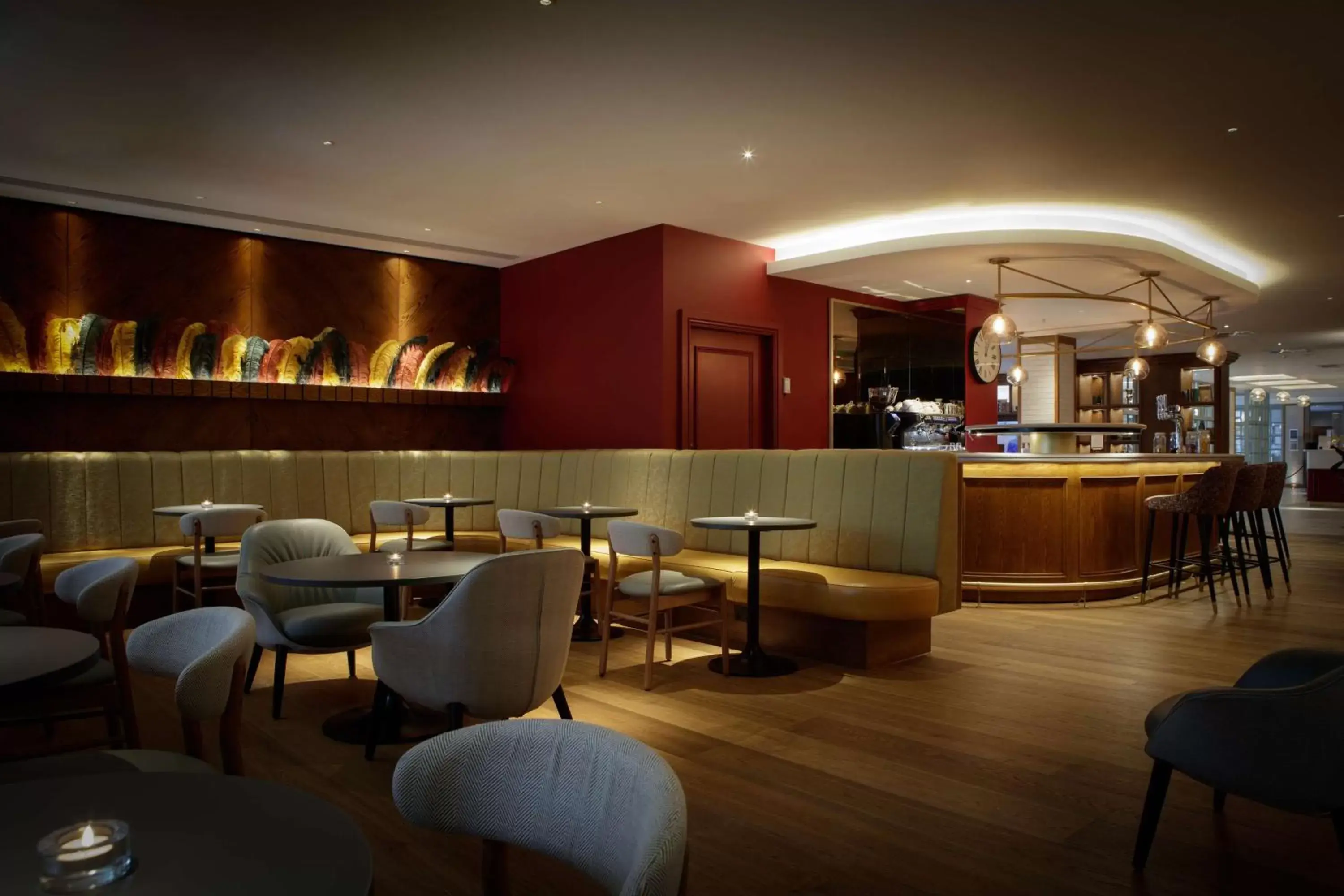 Lounge or bar in DoubleTree by Hilton Bath Lounge or bar in DoubleTree by Hilton Bath