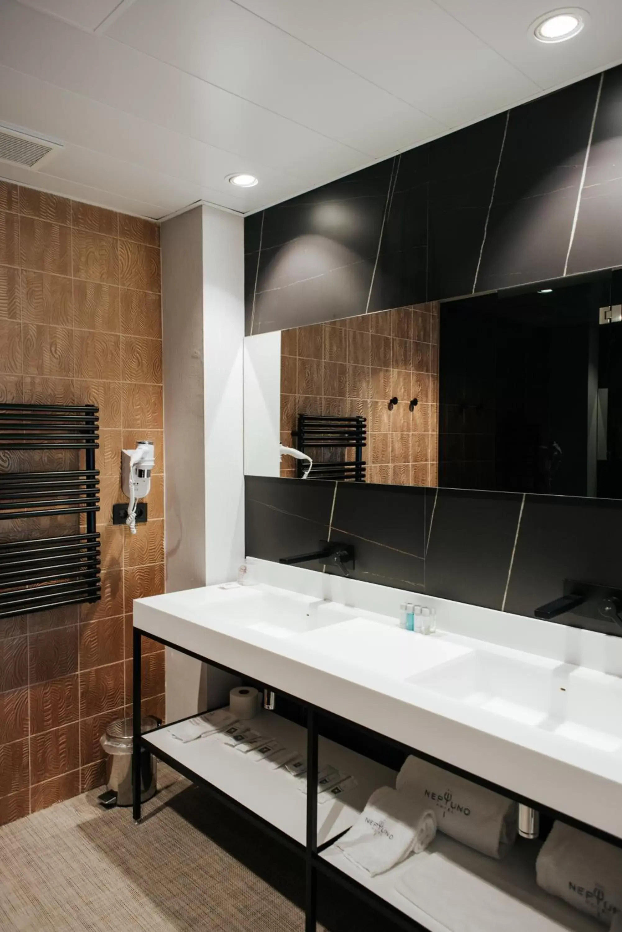 Bathroom in Hotel Neptuno