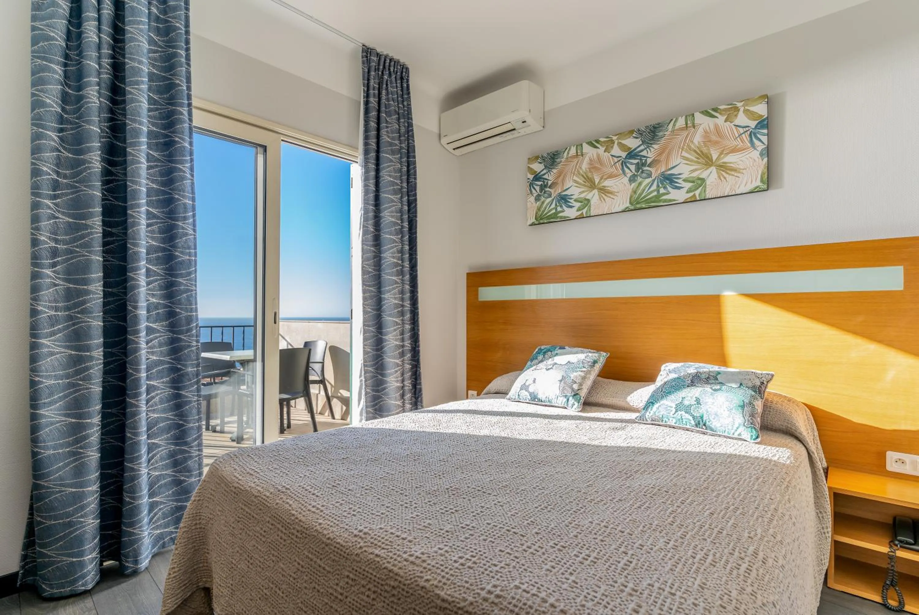 Photo of the whole room, Bed in Hotel Miramar