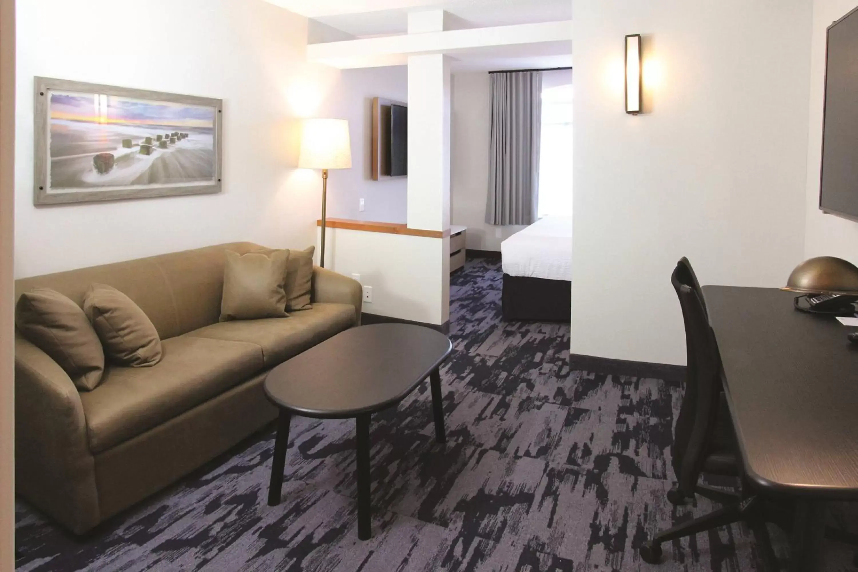 Photo of the whole room, Seating Area in Fairfield Inn & Suites by Marriott Charleston Airport/Convention Center