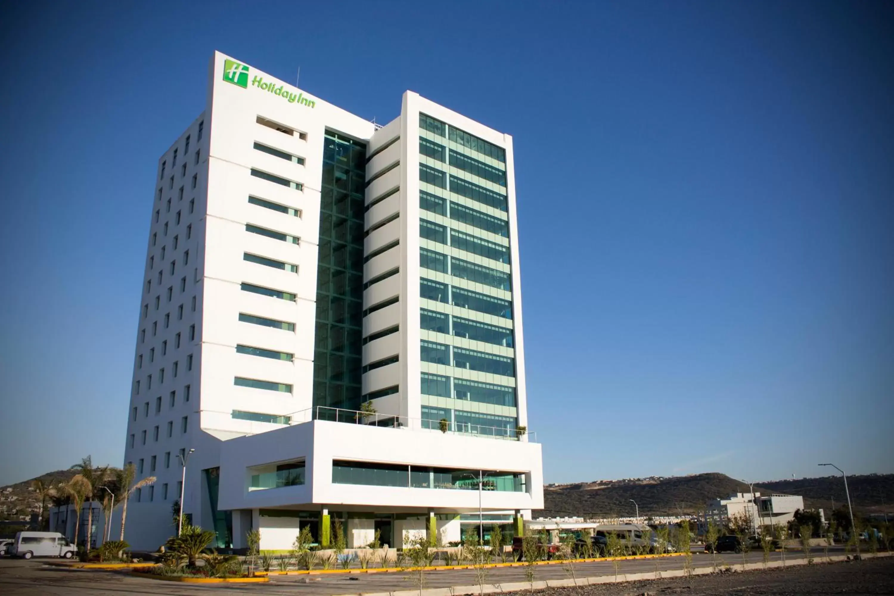 Property building in Holiday Inn Queretaro Zona Krystal by IHG Property building in Holiday Inn Queretaro Zona Krystal by IHG