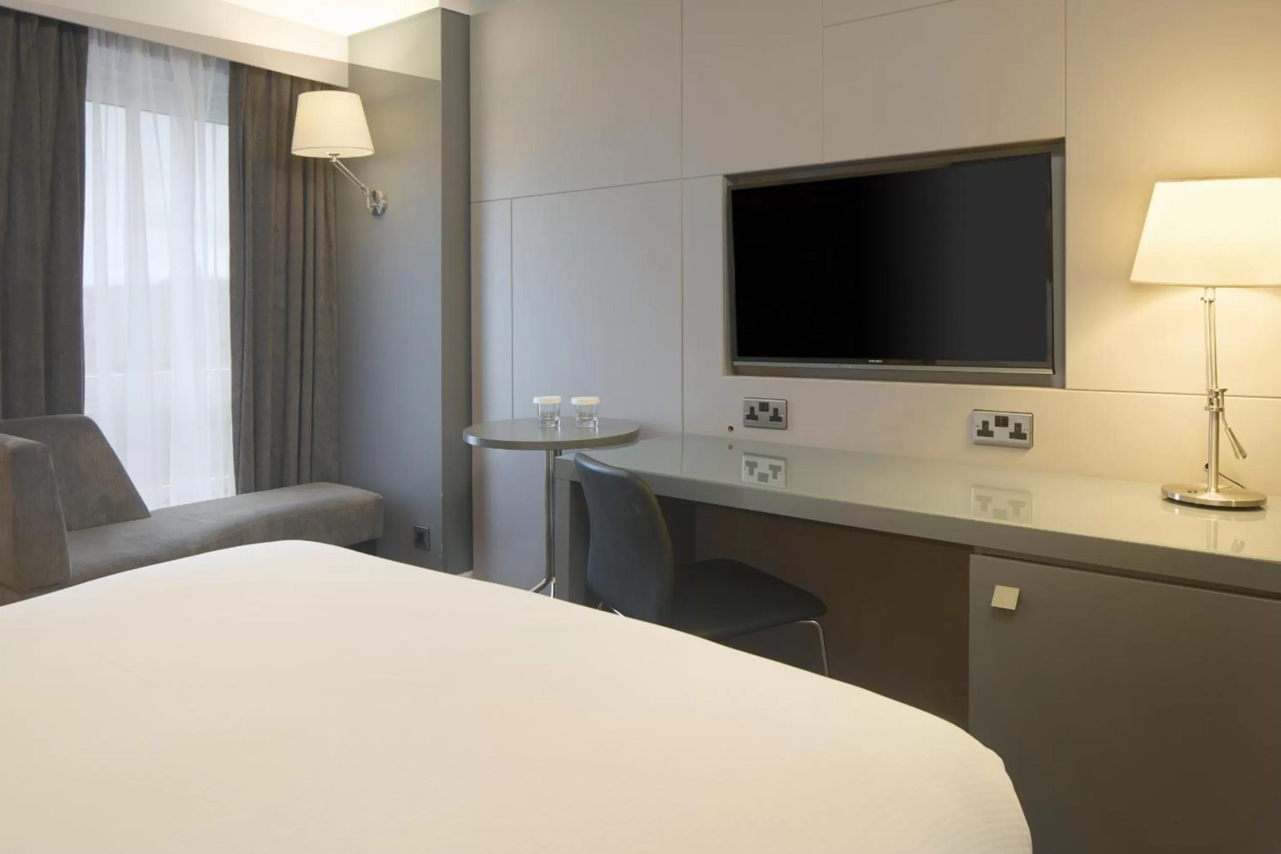 Bedroom, Bed in DoubleTree by Hilton Bristol City Centre