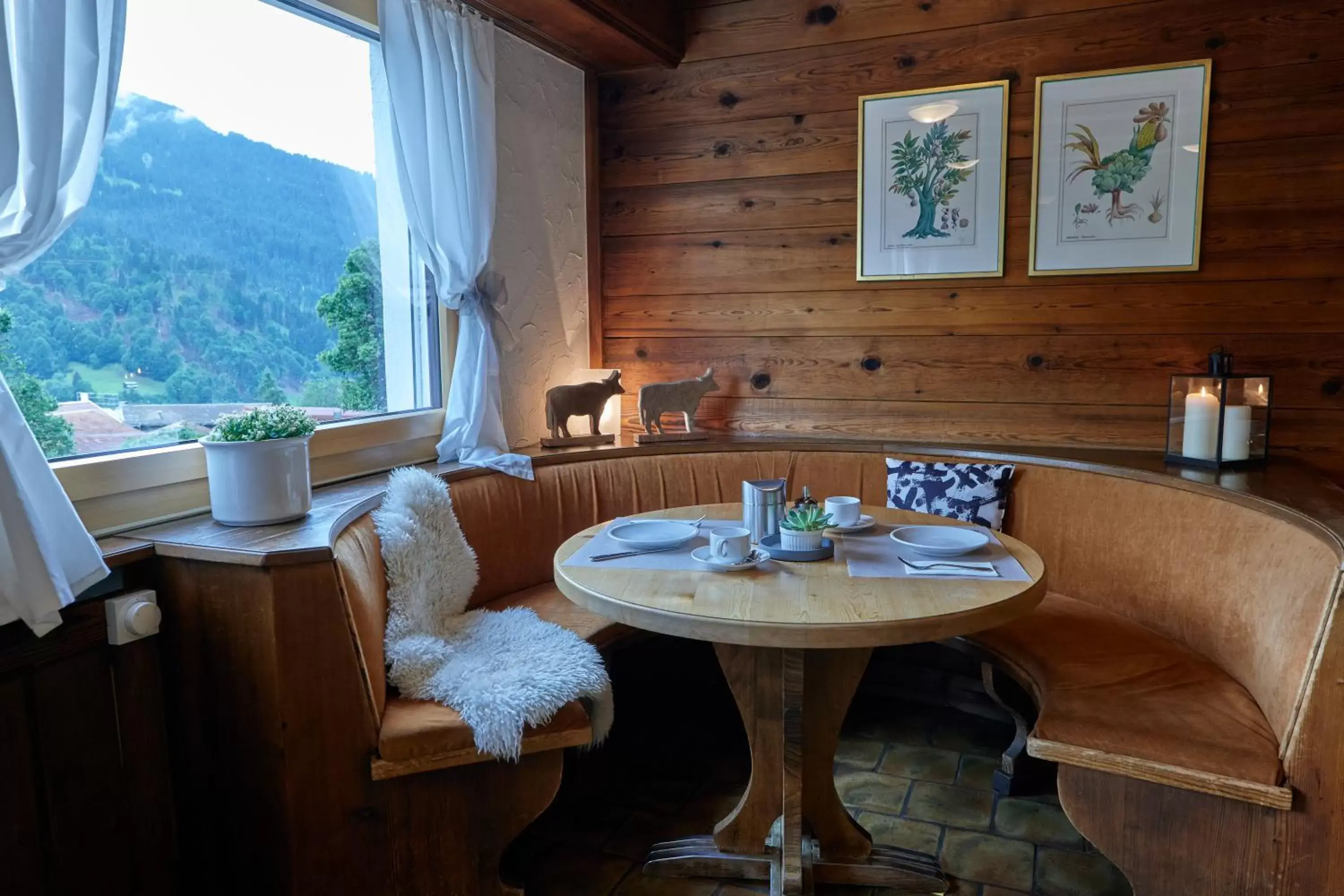 Restaurant/places to eat in Madrisa Lodge