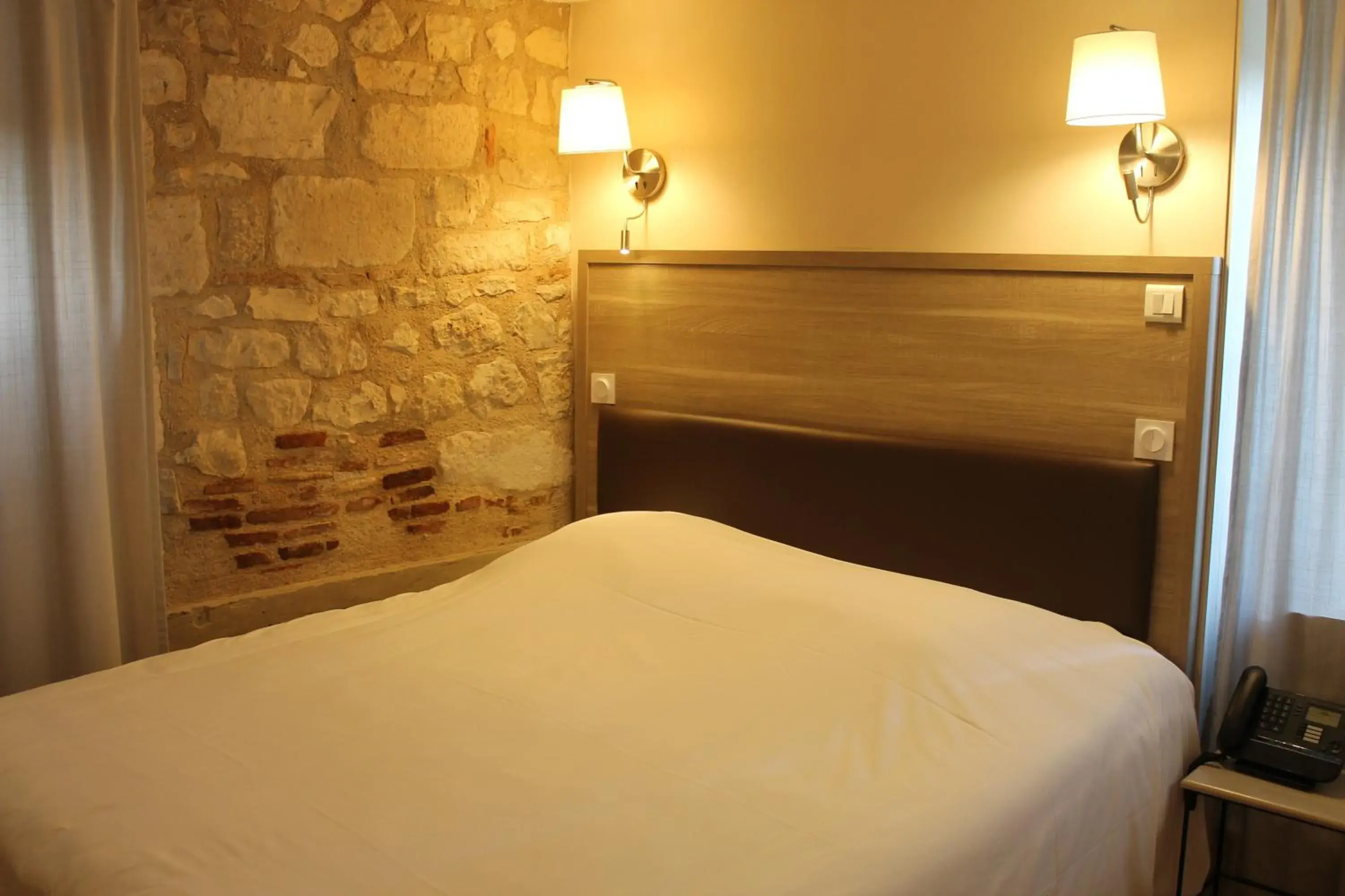 Bed in Logis Auberge de la Tour