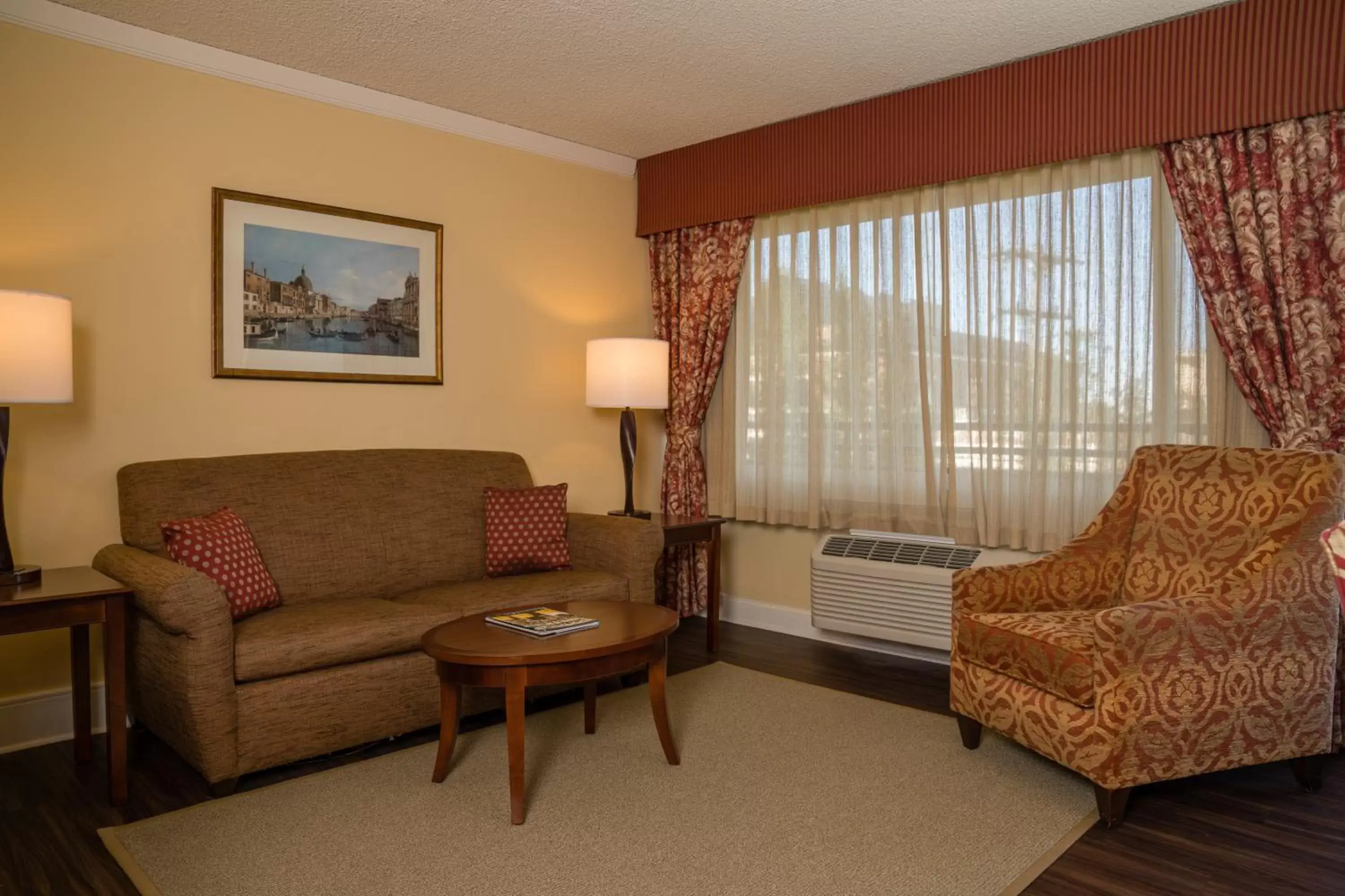 Living room, Seating Area in Park Lane Suites & Inn