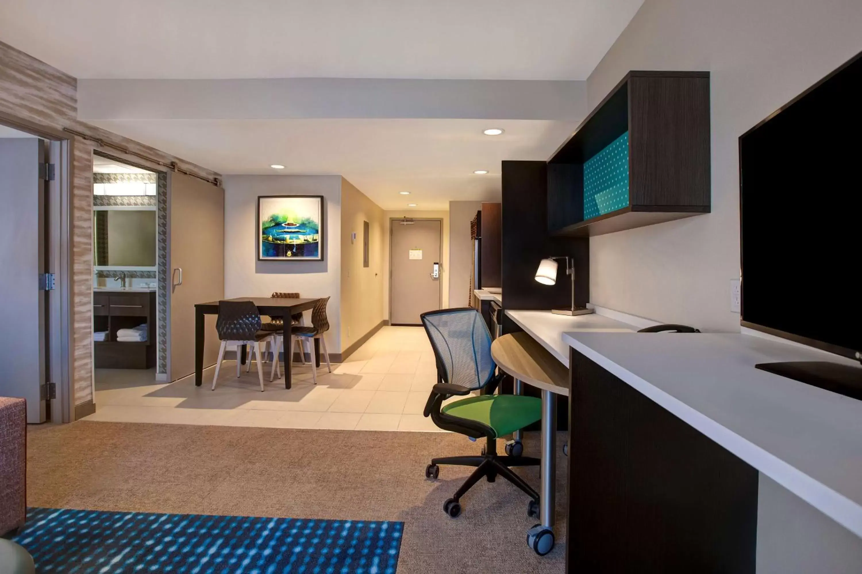 Bedroom, TV/Entertainment Center in Home2 Suites By Hilton Lexington Hamburg