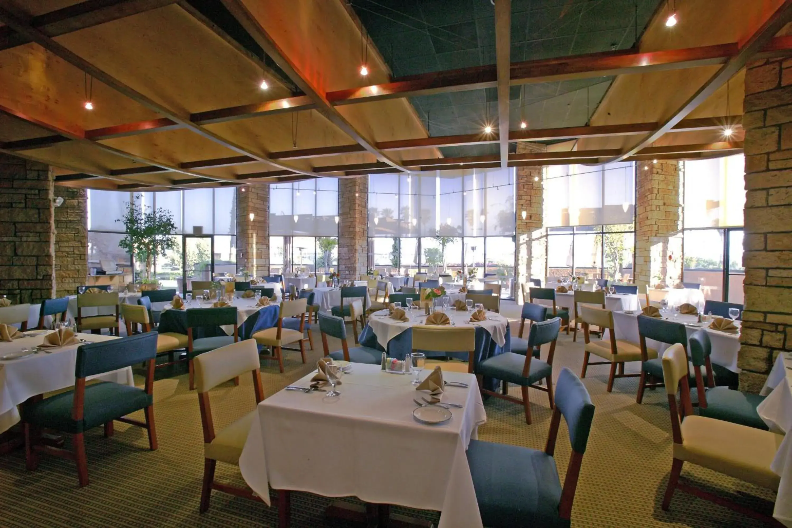 Restaurant/Places to Eat in Four Points By Sheraton Ventura Harbor Resort