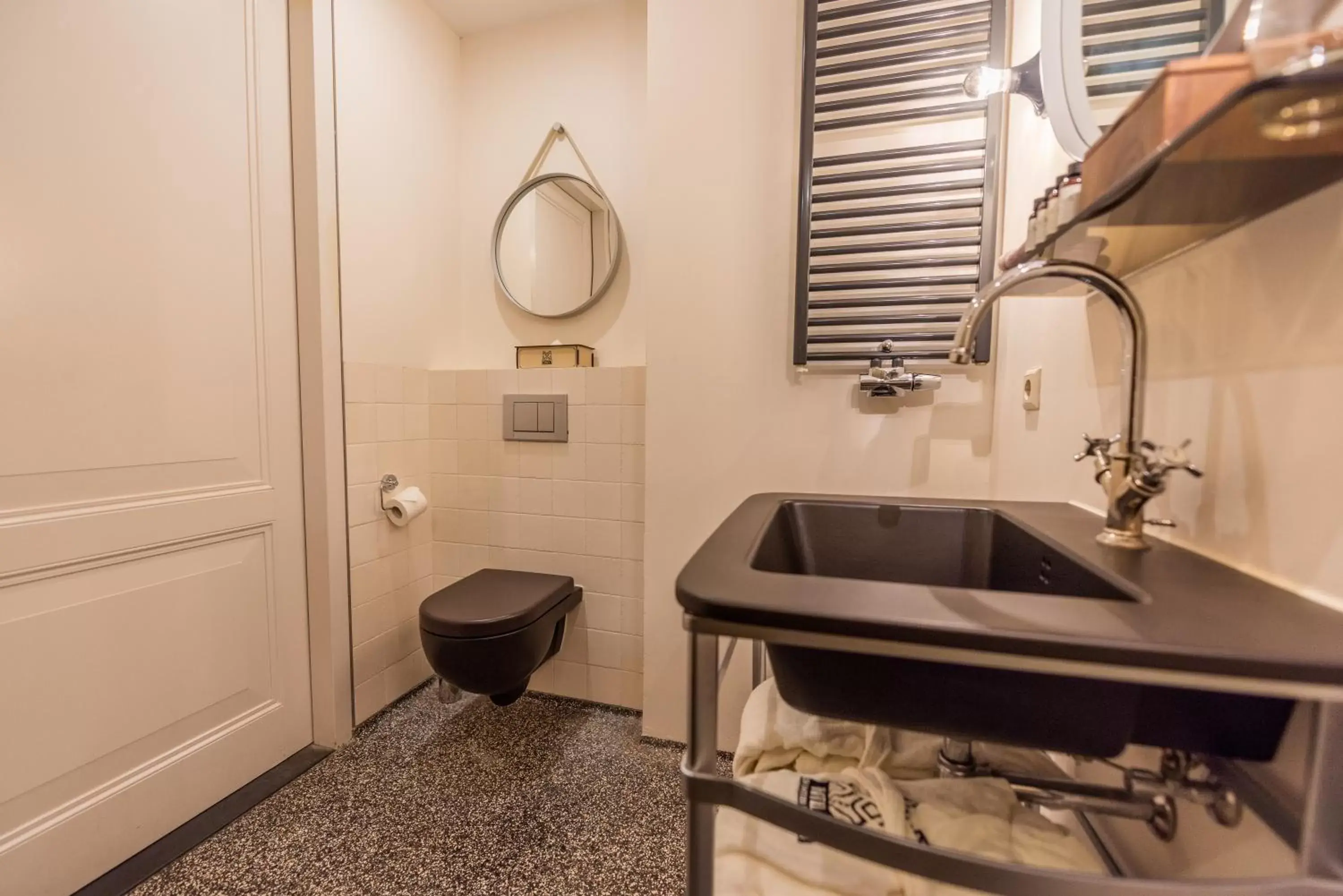 Bathroom in Hotel V Nesplein