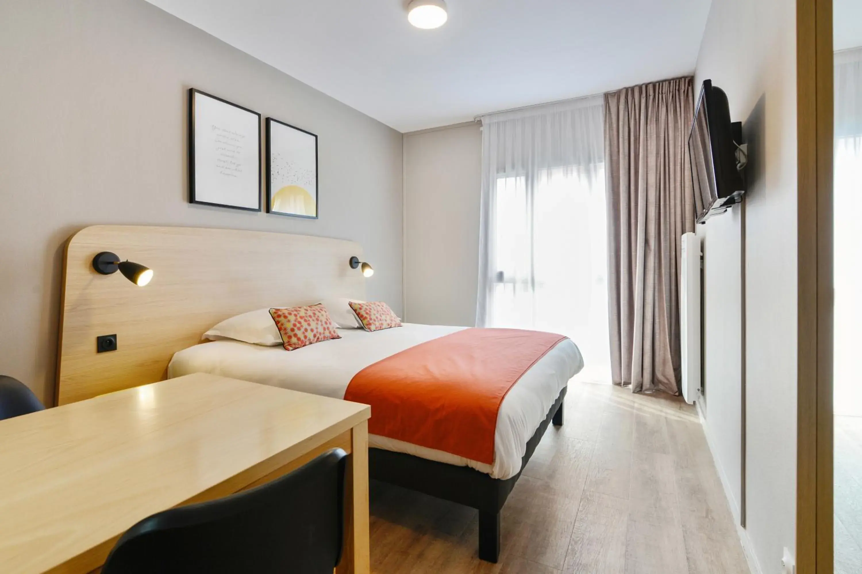 Bed in Appart'City Blois