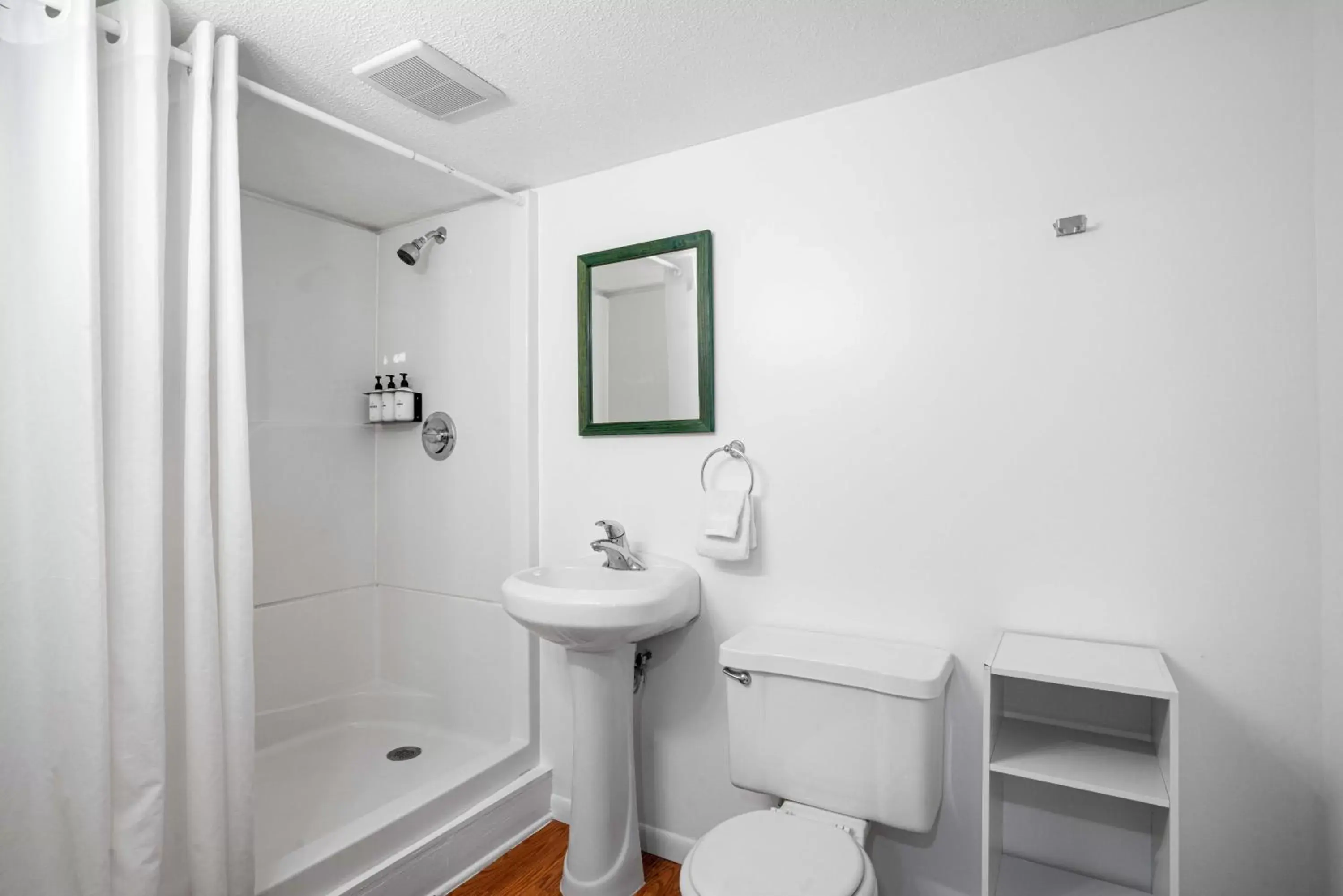 Shower, Bathroom in South Arm Retreats