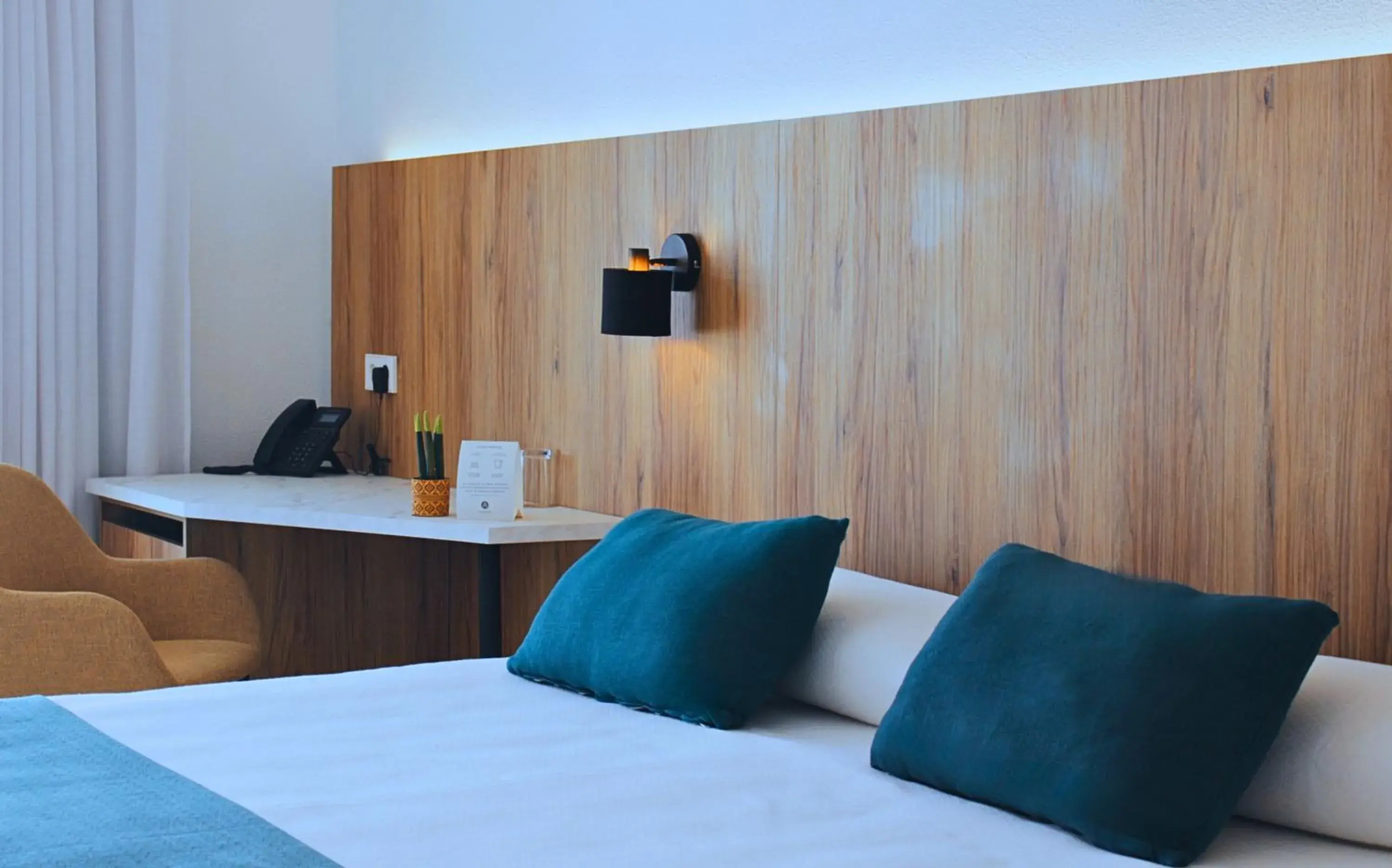 Bedroom, Bed in Alfons Hotel
