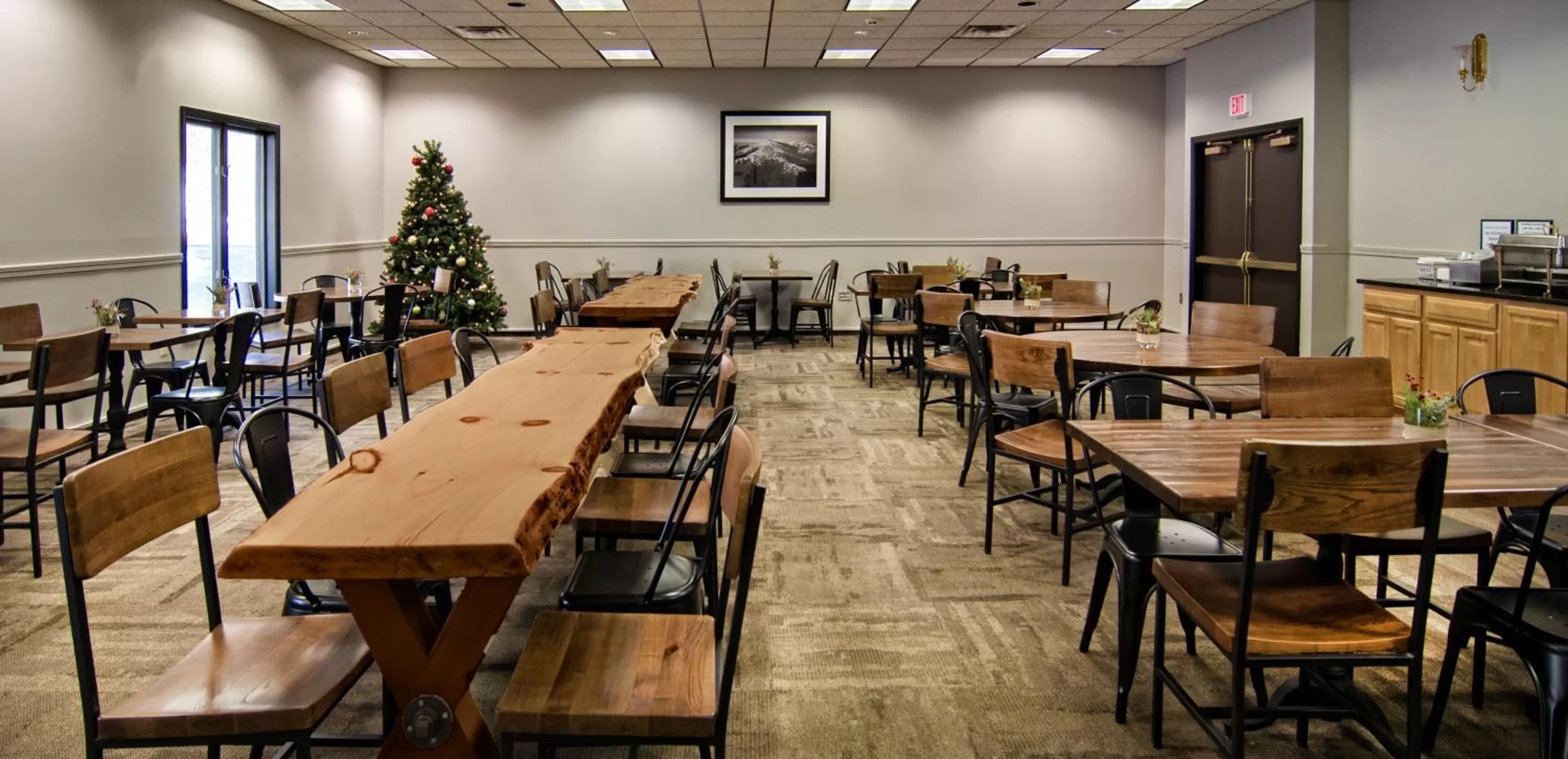 Restaurant/places to eat in Green Granite Inn, Ascend Hotel Collection