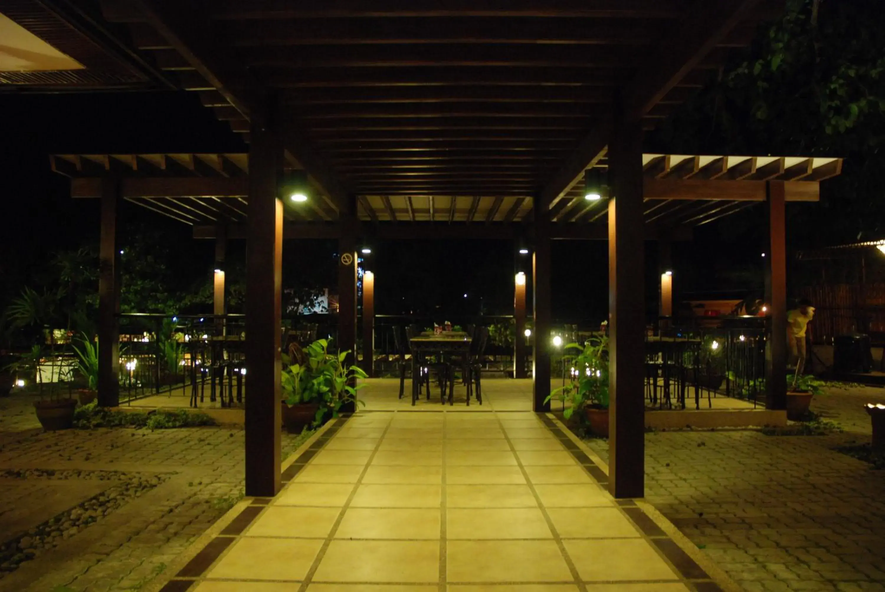 Restaurant/Places to Eat in Hotel Tropika
