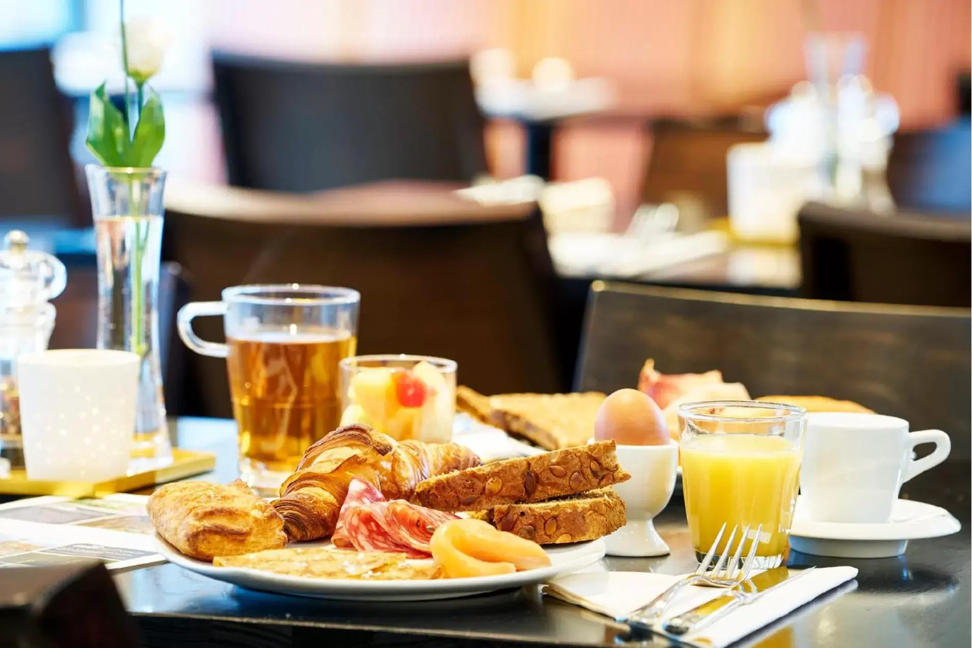 Buffet breakfast in Amrâth Grand Hotel Frans Hals