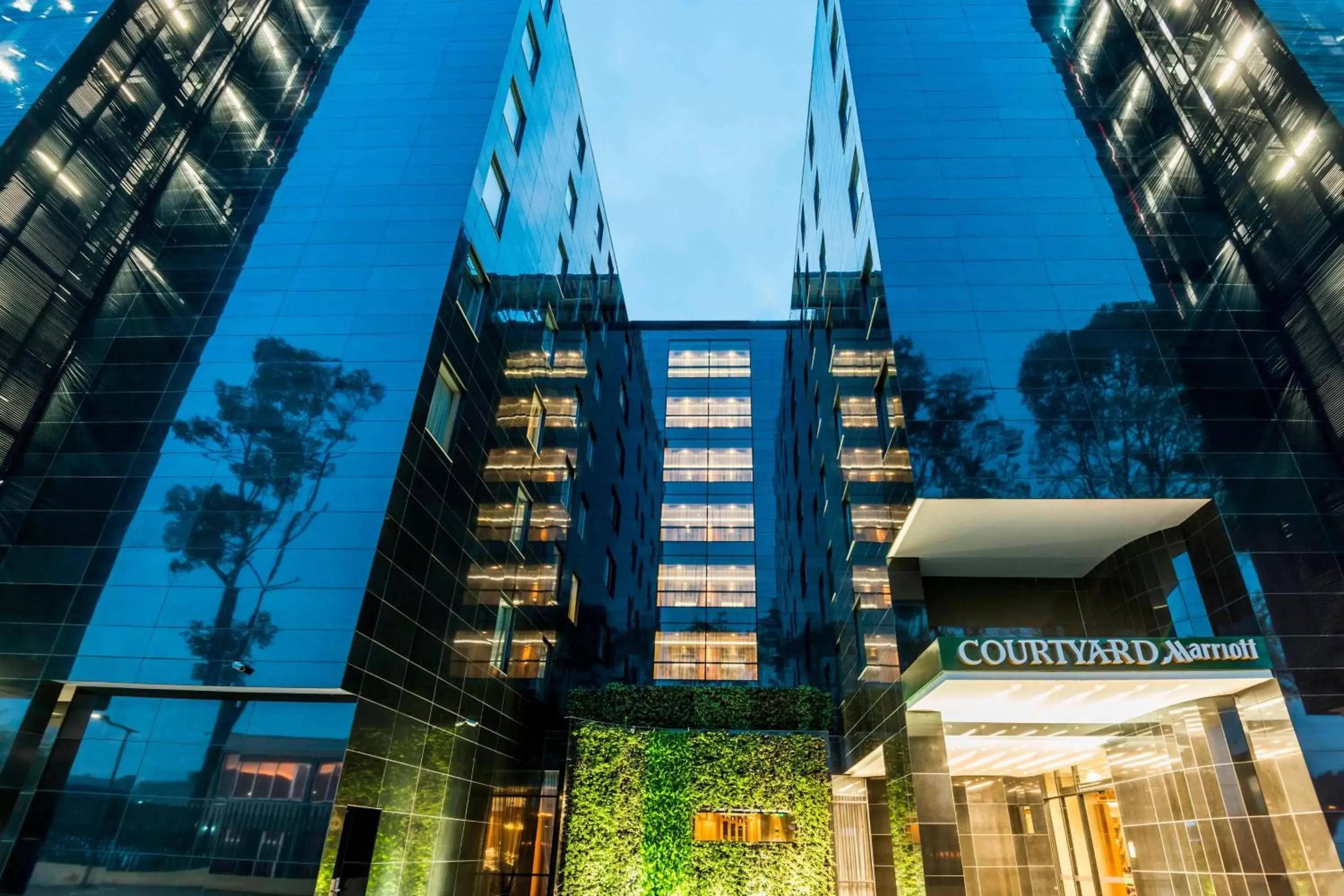 Facade/entrance, Property Building in Courtyard by Marriott Bogota Airport