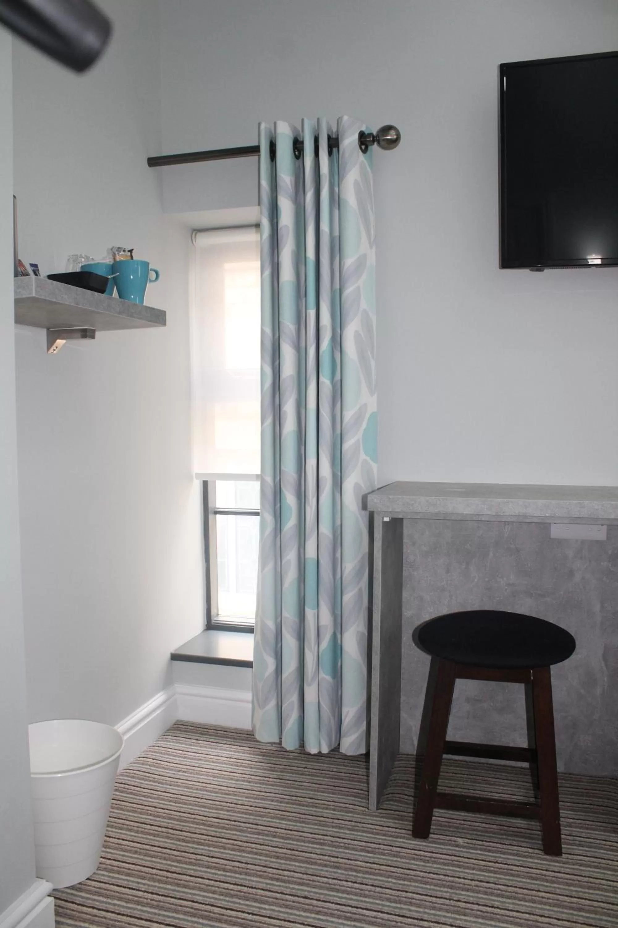 TV and multimedia in The Royal Hotel and Bar