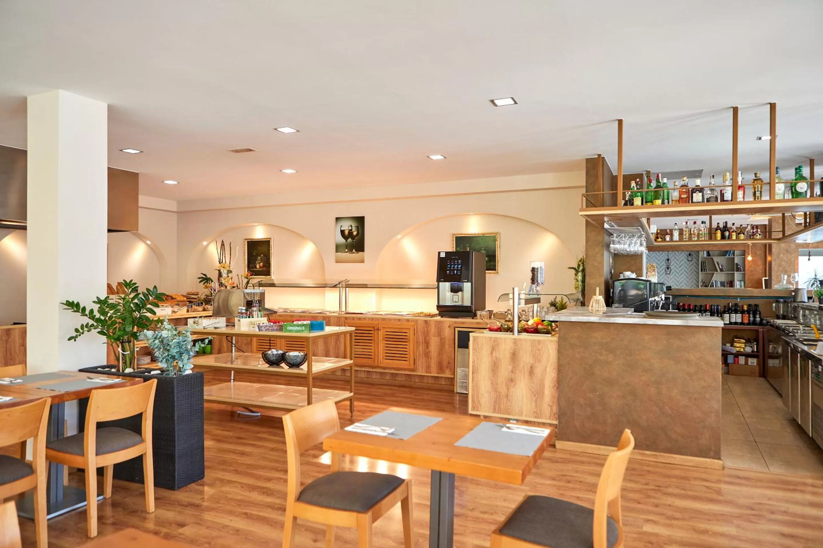 Restaurant/places to eat in Nura Santa Ponsa & Spa