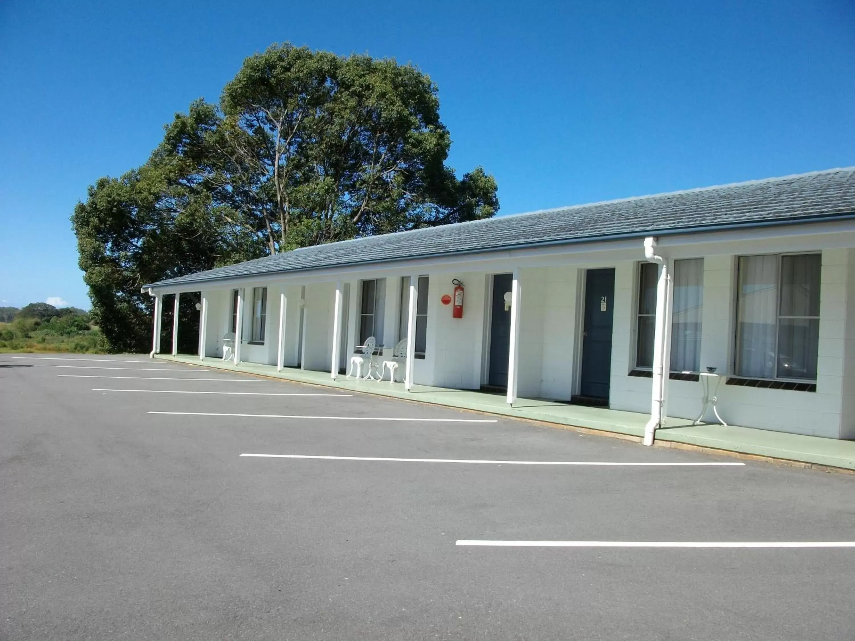 Facade/entrance, Property Building in Colonial Court Motor Inn