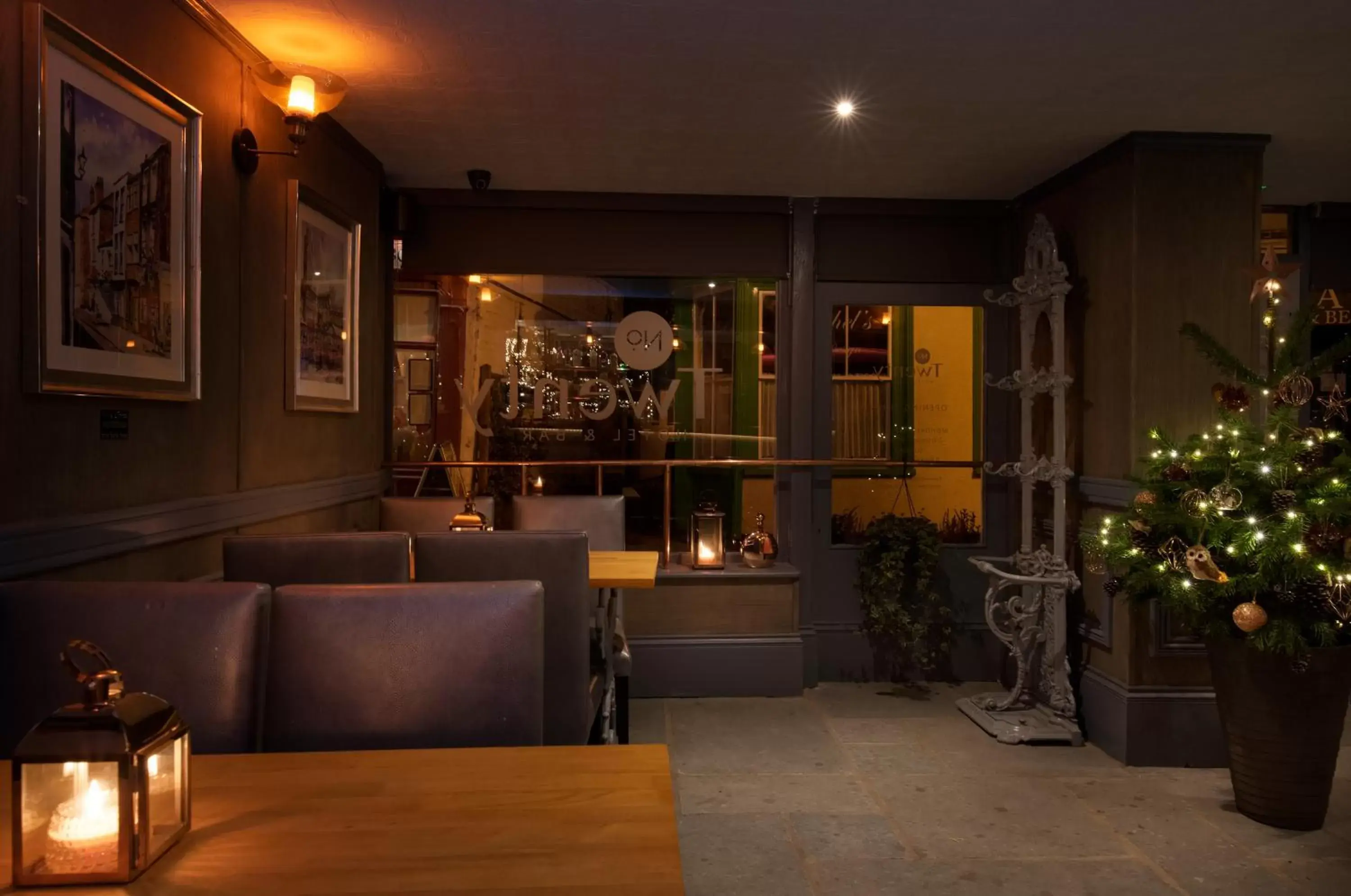 Lounge or bar, Lobby/Reception in Twenty Hotel and Bar